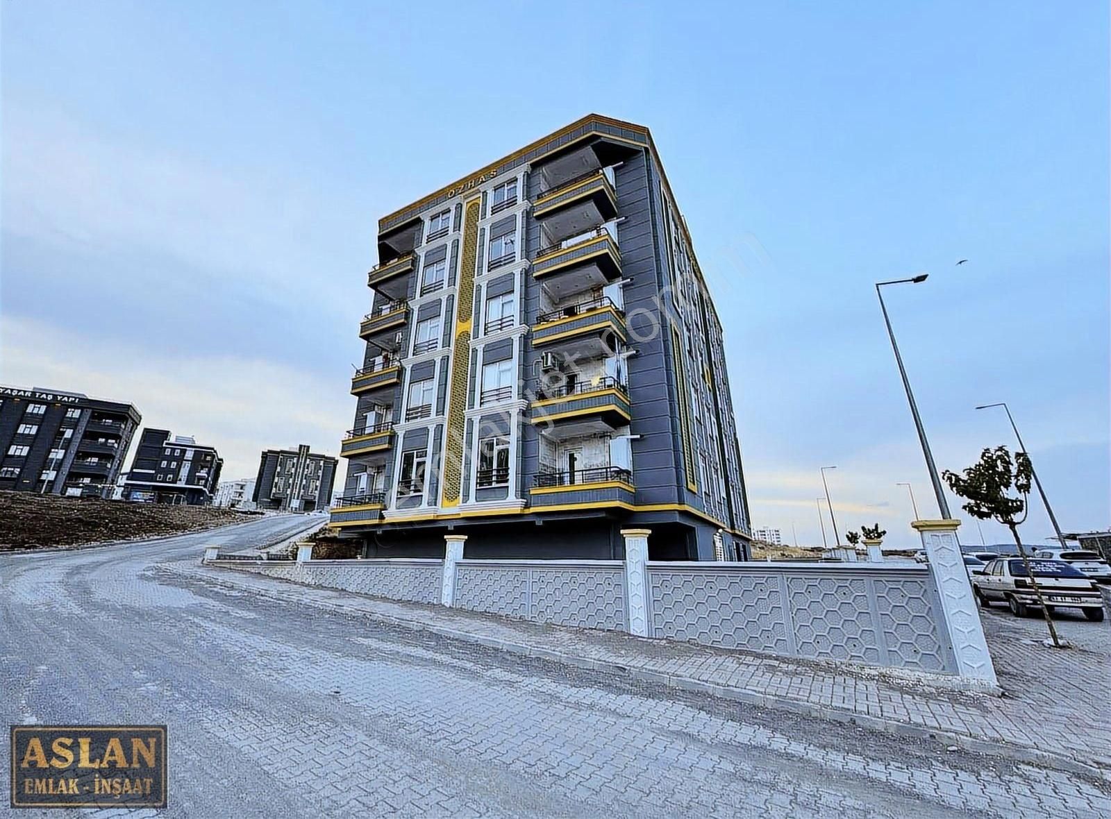 Salih Aslandan Acillll Köşebaşı Önü Park Full Yapılı 3 Oda Daire