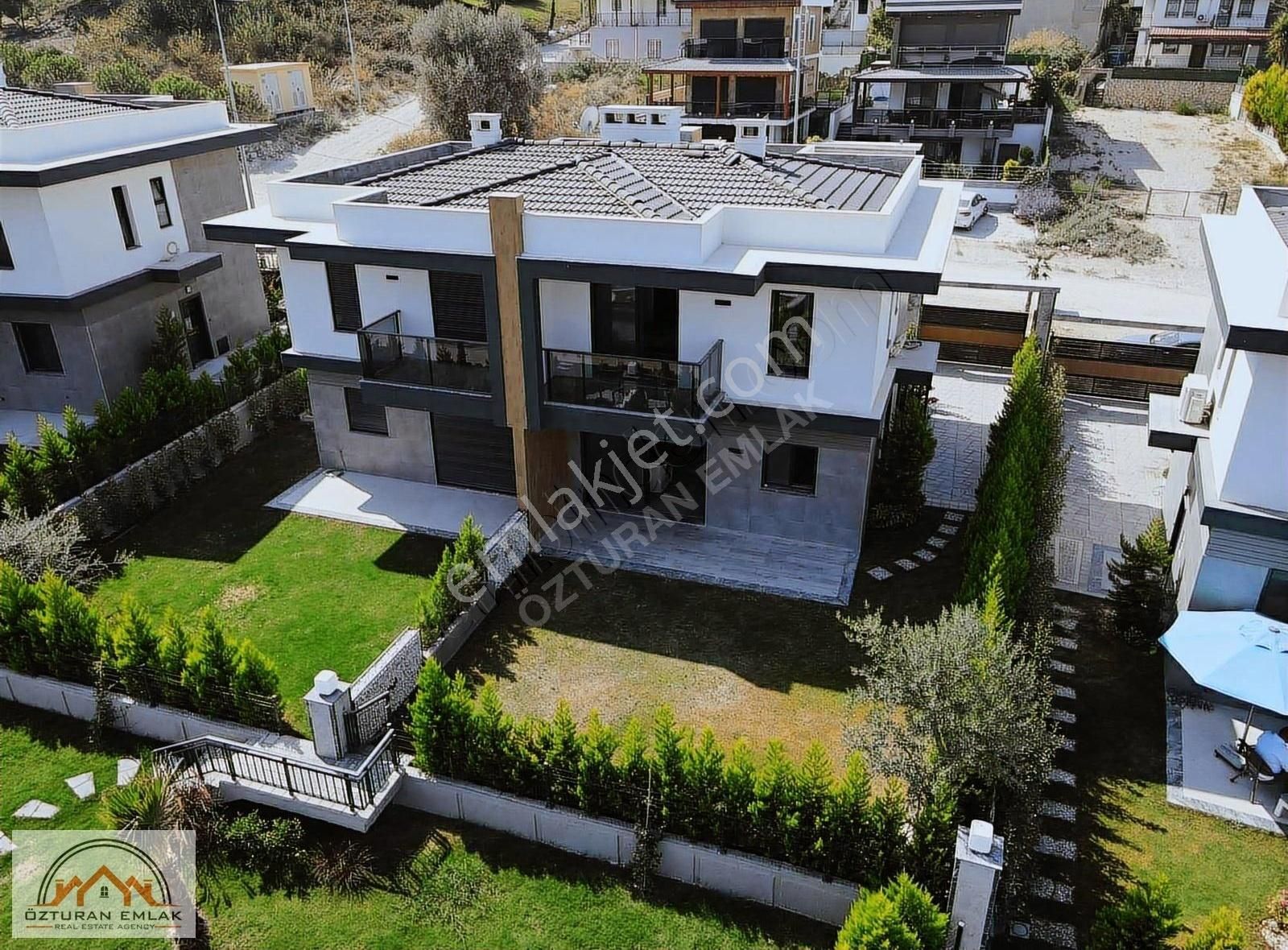 Kuşadası Karaova Bölgesinde 3+1 Villa