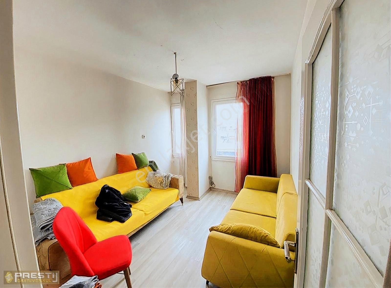Prestij'den Mahmudiye'de Cadde Üstü Geniş Oturumlu 1+1 Daire