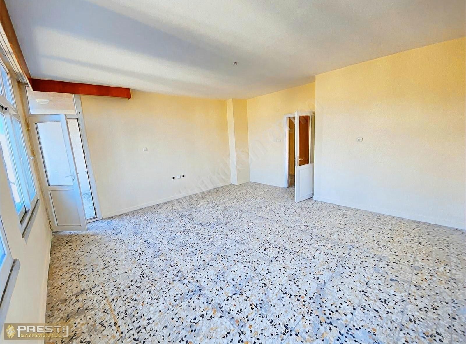 Prestijden Nusratiye'de Asansörlü Geniş Oturumlu Temiz 3+1 Daire