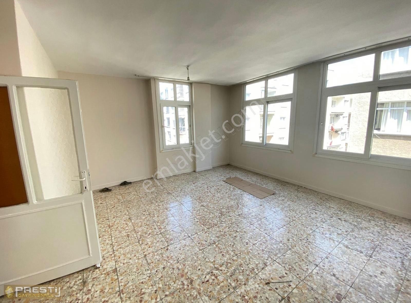 Prestijden Nusratiye'de Asansörlü Geniş Oturumlu Temiz 3+1 Daire