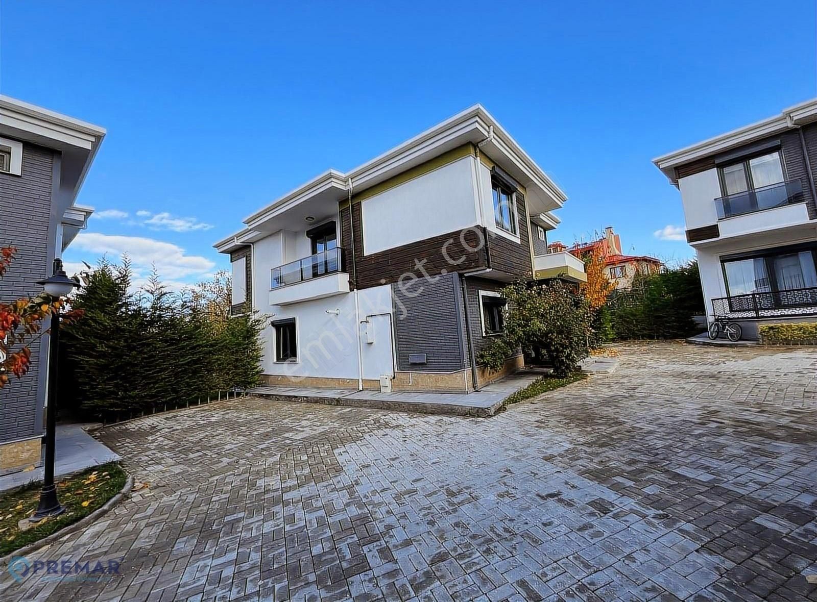 Edremit Yenimahallede Satılık Lüks Triplex Villa 275 M² | 4+1