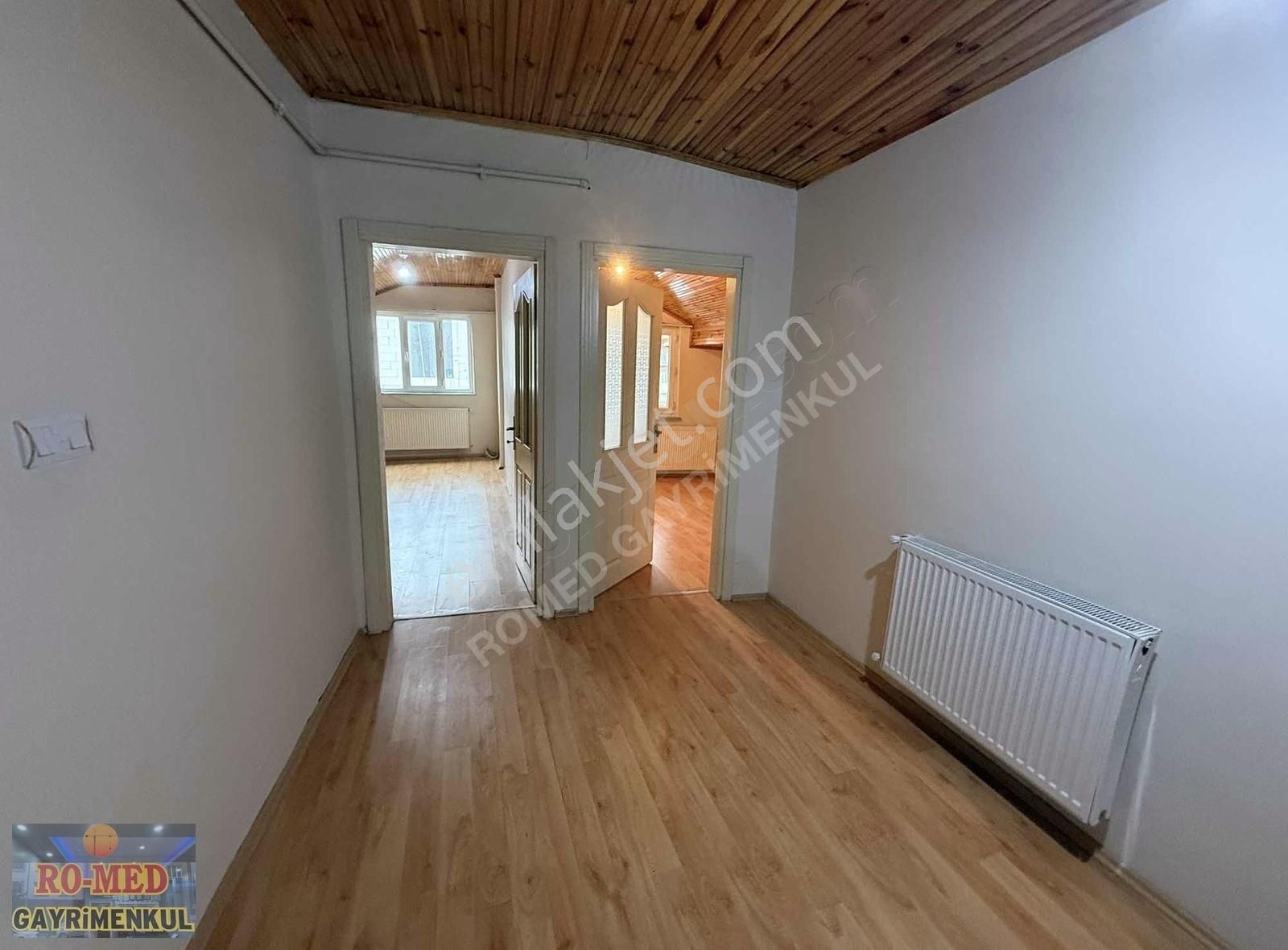 Arnavutköy Merkez'de Kiralık 2+1 95m2 Geniş Kullanışlı Teras