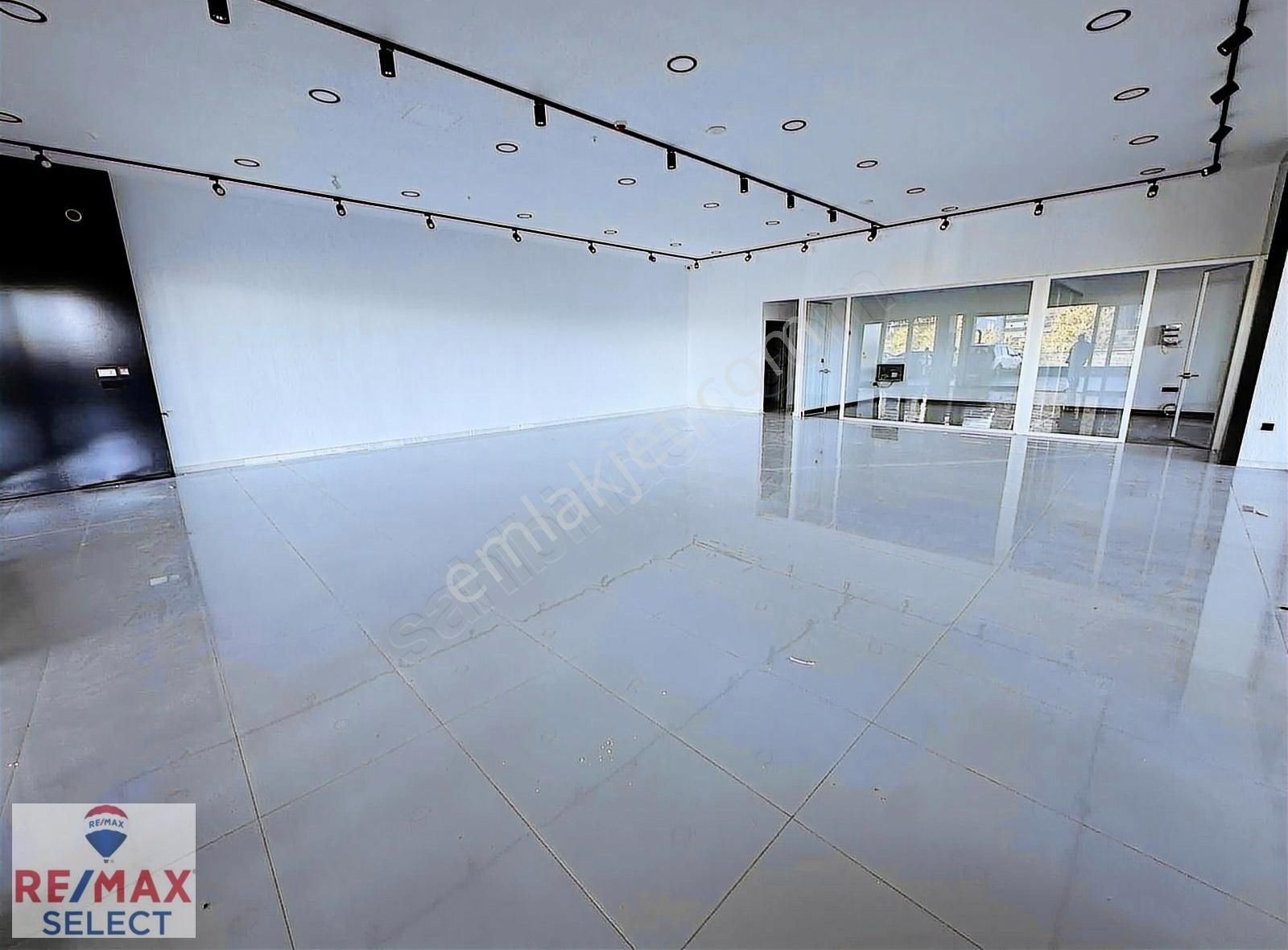 Remax Duygu Ersöz-autogross Giriş,köşe Başı,tem'e Cephe Dükkan
