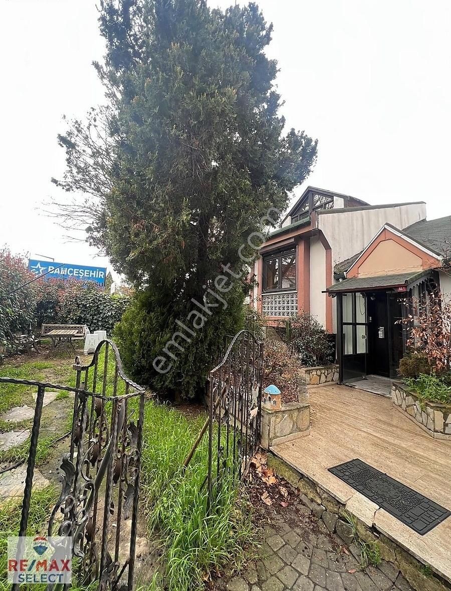 Çınar Villaları Bahçeşehir'de 5+1 Fourleks A Tipi Satılık Villa