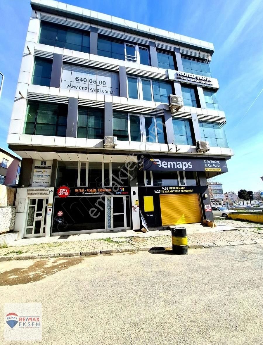 Çekmeköy Çavuşbaşı Caddesine Paralel Asma Katlı Depolu Dükkan