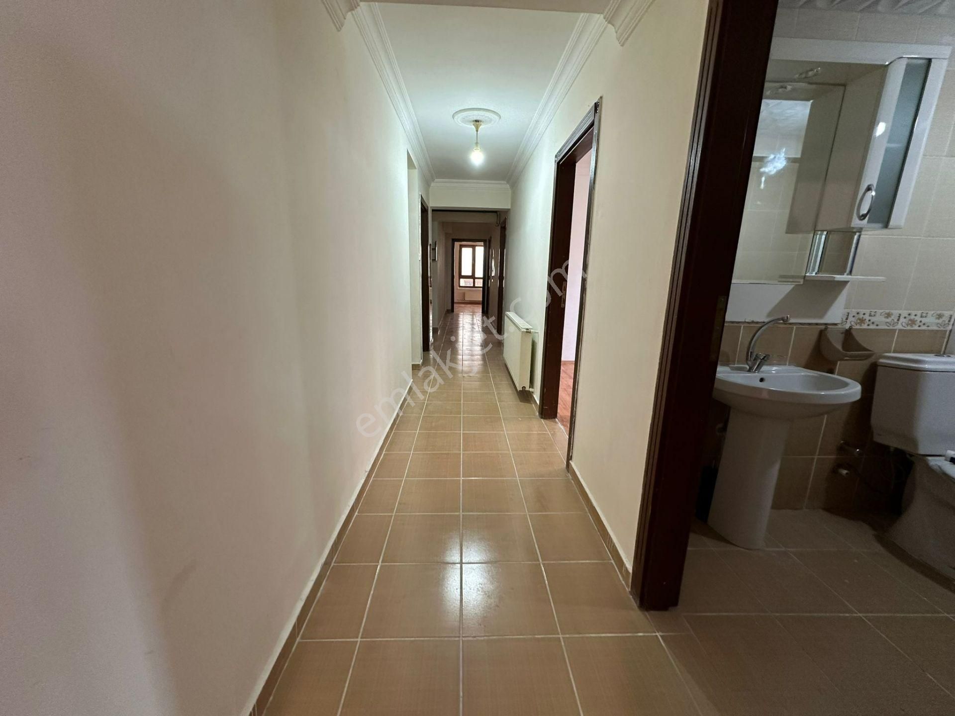 Osmangazi'de Cadde Yakını 3+1 Temiz Kullanışlı Kiralık