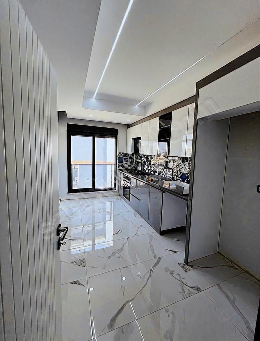 Kapalı Otoparklı Havuzlu 2+1 Iskanlı Lüks Satılık Daıre
