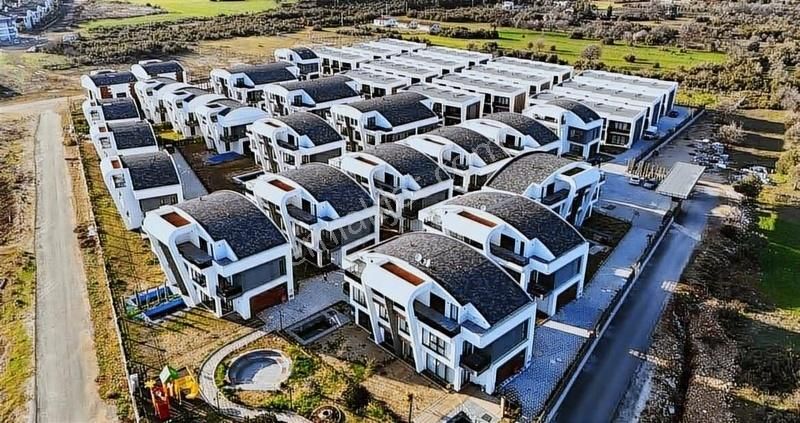 Set Premium"da 4+1 Bireysel Havuzlu Sıfır Satılık Villa