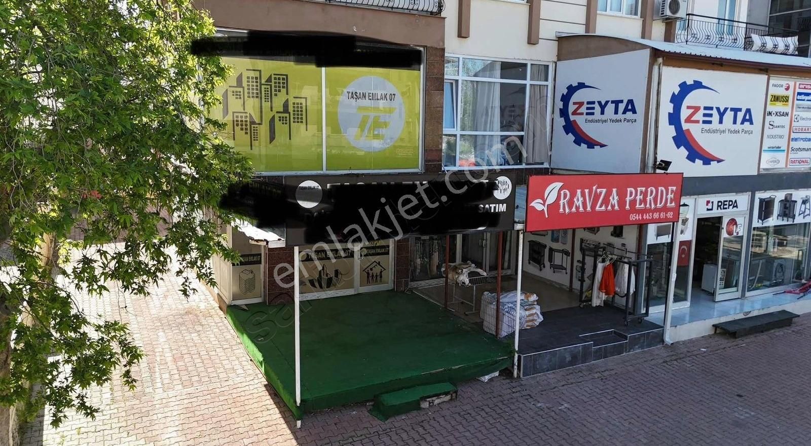 Kupon 3 Katlı 180m2 Cadde Üstü Köşe Başı Satılık Dükkan