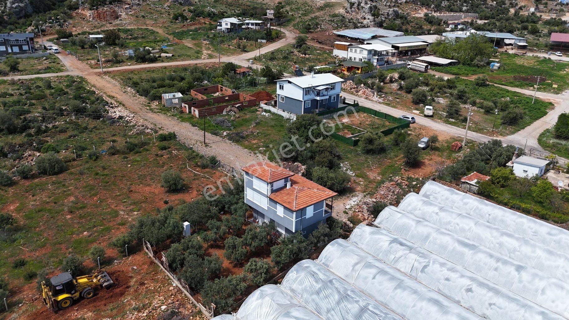 Tripleks 3 Katlı Sıfır Bahçeli Arsa Ve Müstakil Ev Satılık