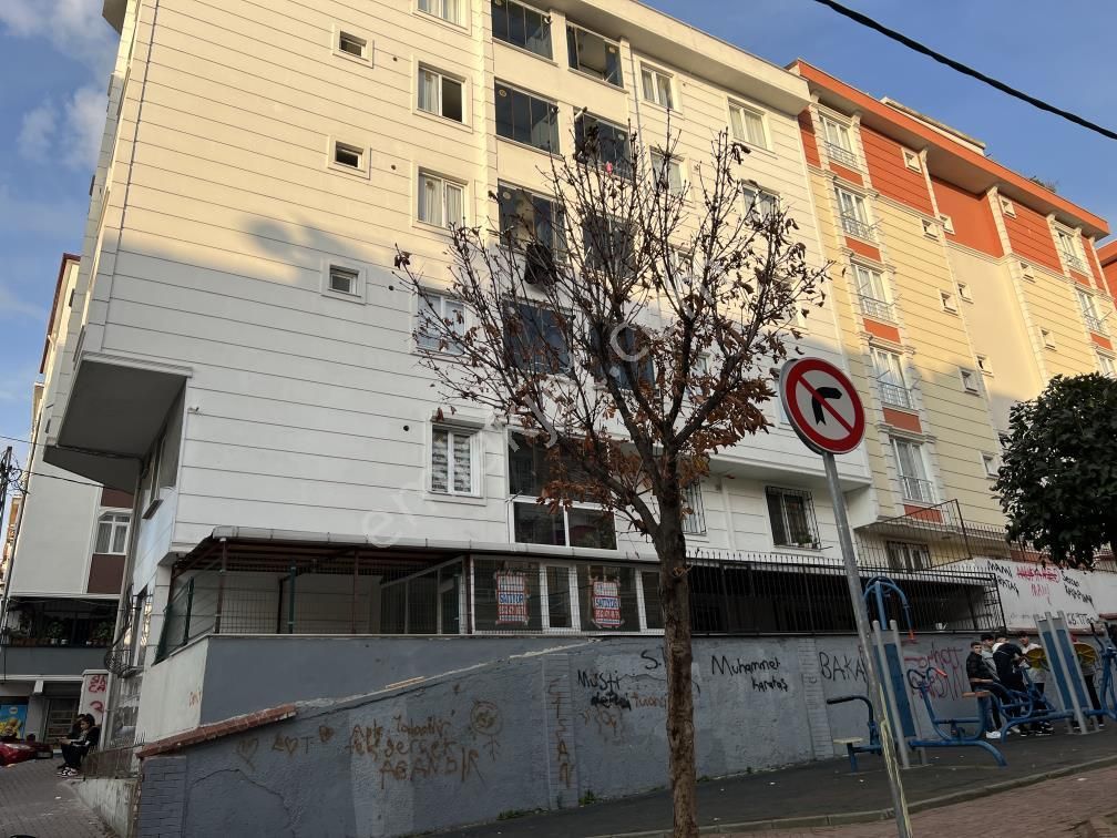 Bahçelievler Çobançeşme Mah. 2+1 Boş Bahçe Katı Satılık Daire