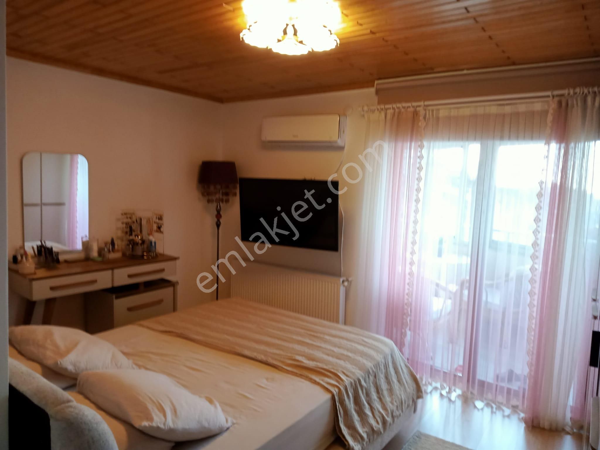 Gazcılar Caddesinde 9 Yıllık Binada Satılık Bakımlı Daire