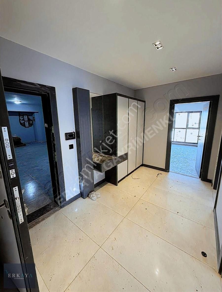 Menemen Havuz Güvenlik Otoparklı Sitede Satılık Ferah 3+1 Daire