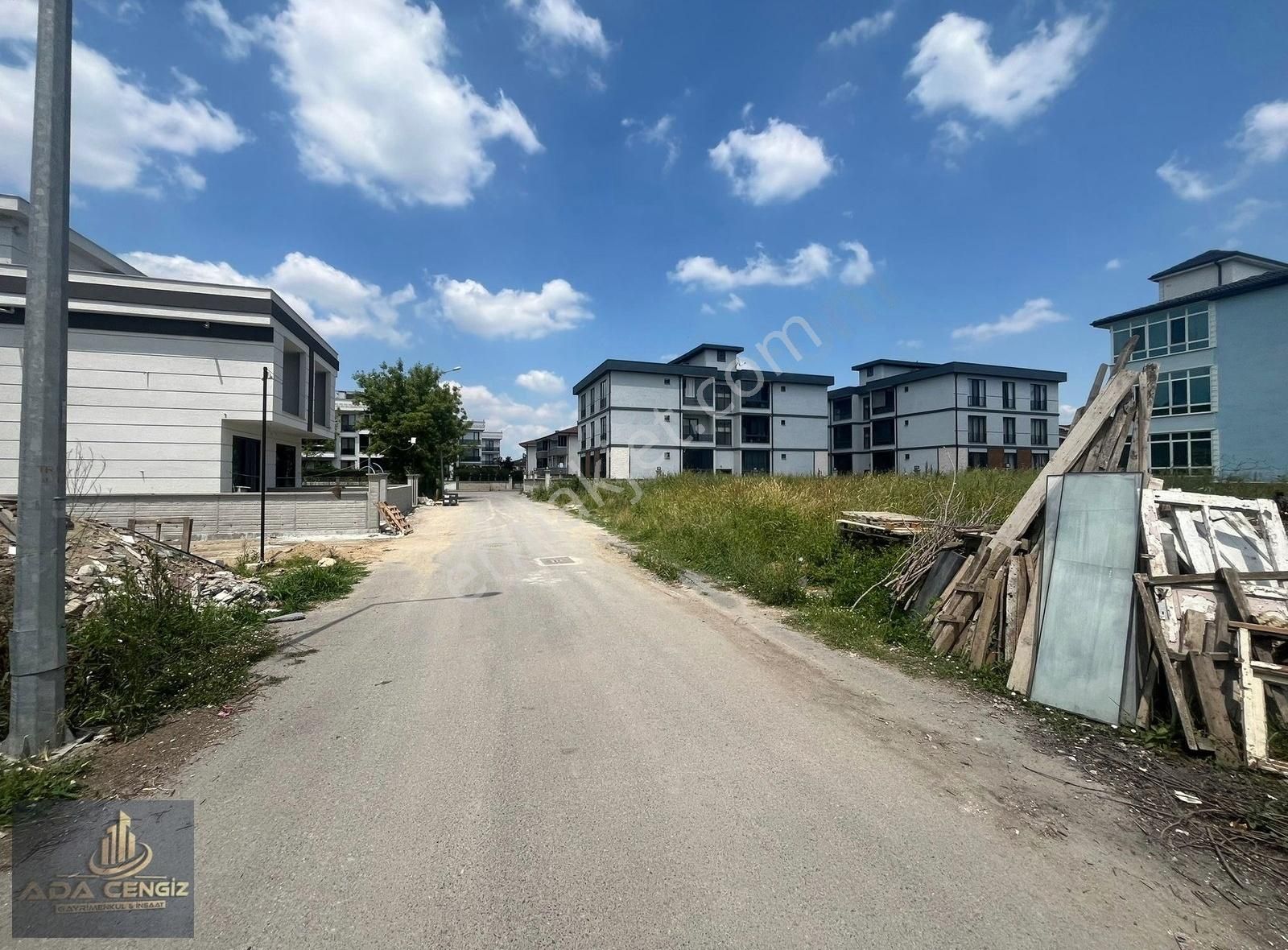 Serdivan Vatan Mah. Çeken Parsellerinde 380 M2 Arsa