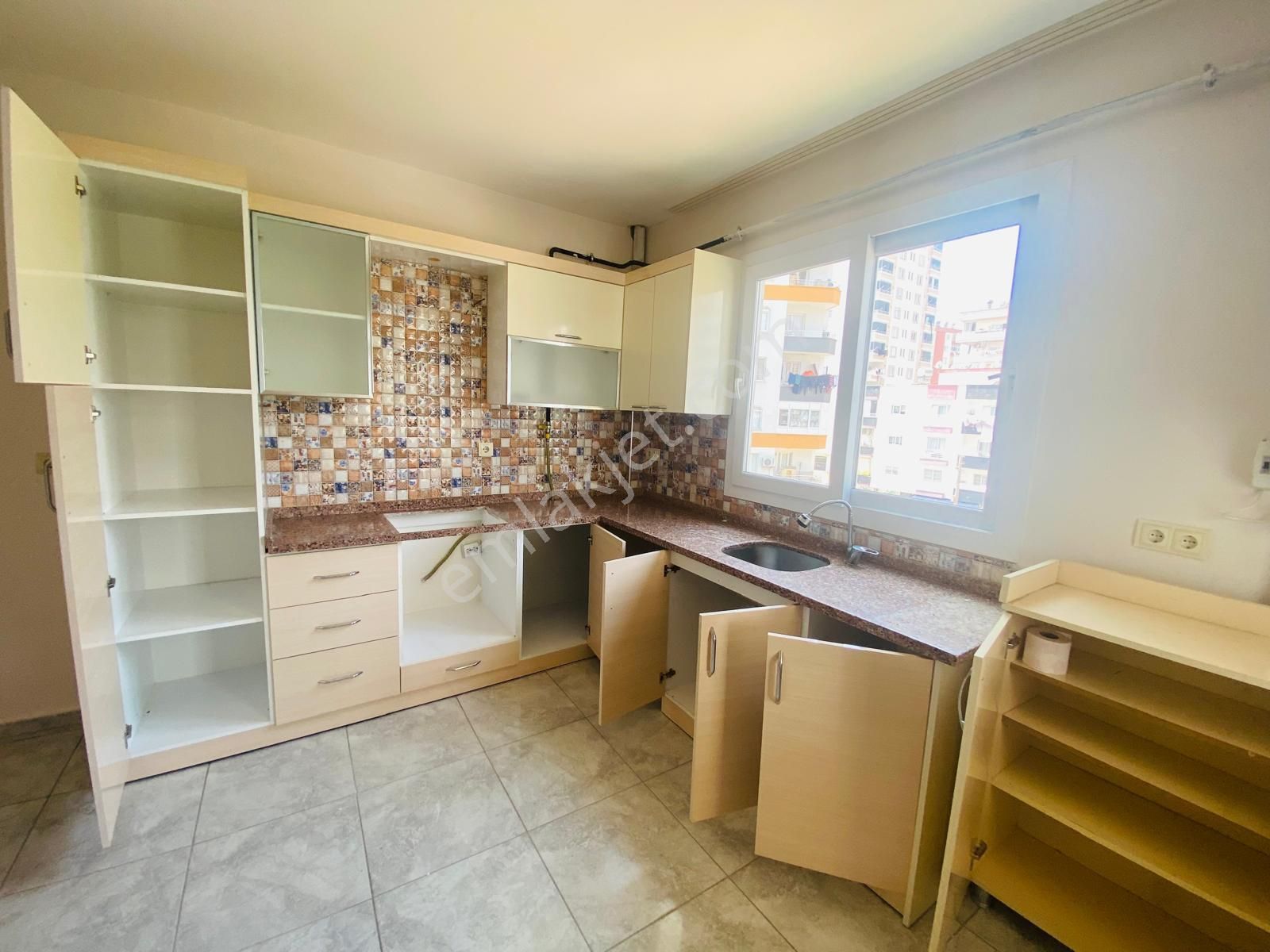 Karınca'dan Mezitli Kaymakamlık Karşısı 3+1 Boş Kiralık!