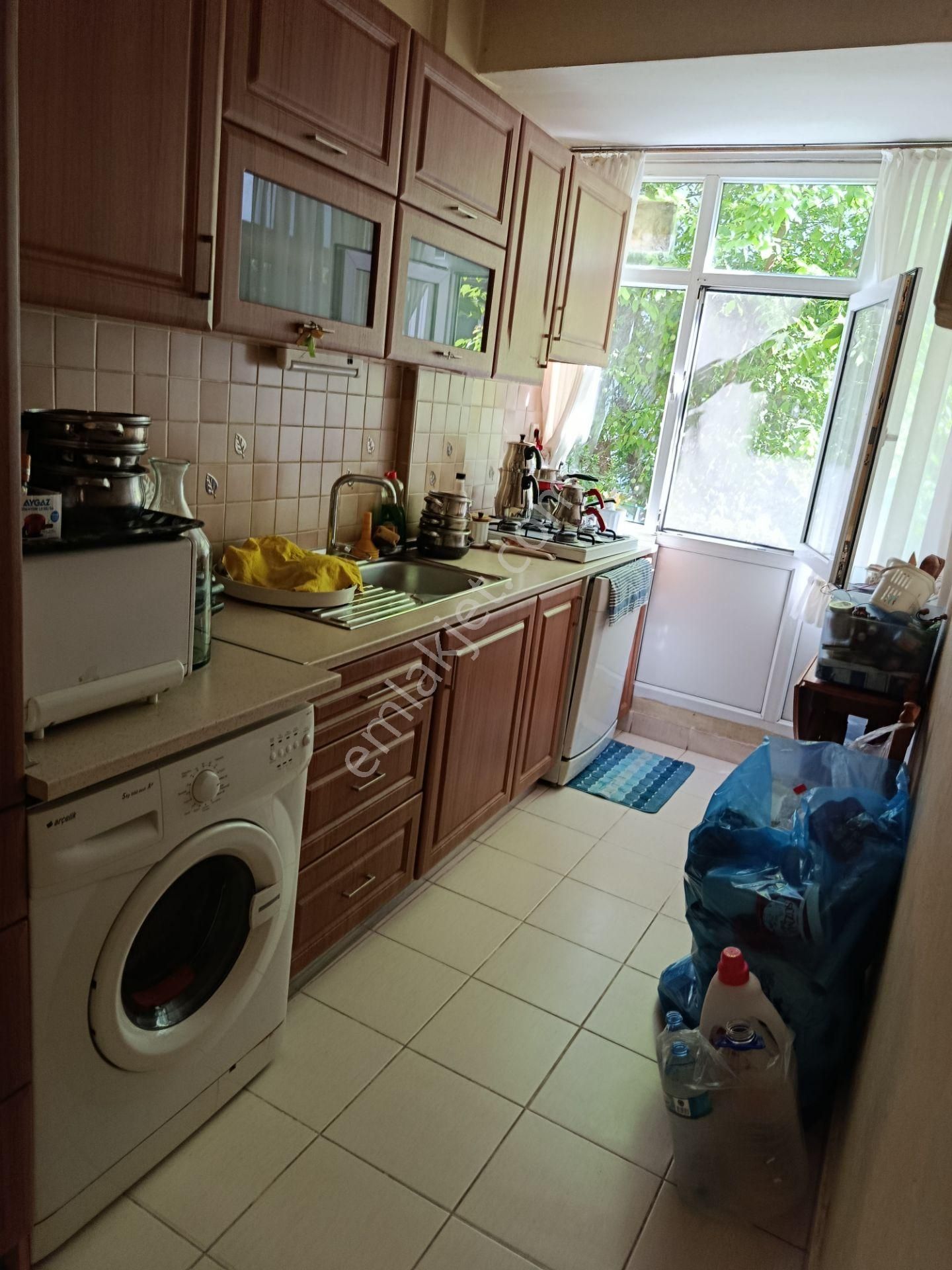 Feneryolu Minibüse Çok Yakın 2+1 Y.giriş Tertemiz Daire