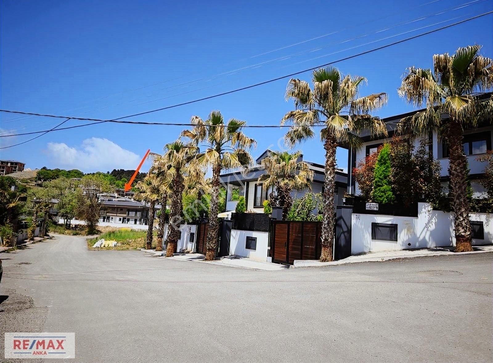 Remax Anka'dan 2 Adet Müstakil Havuzlu 3+1 Satılık Villa