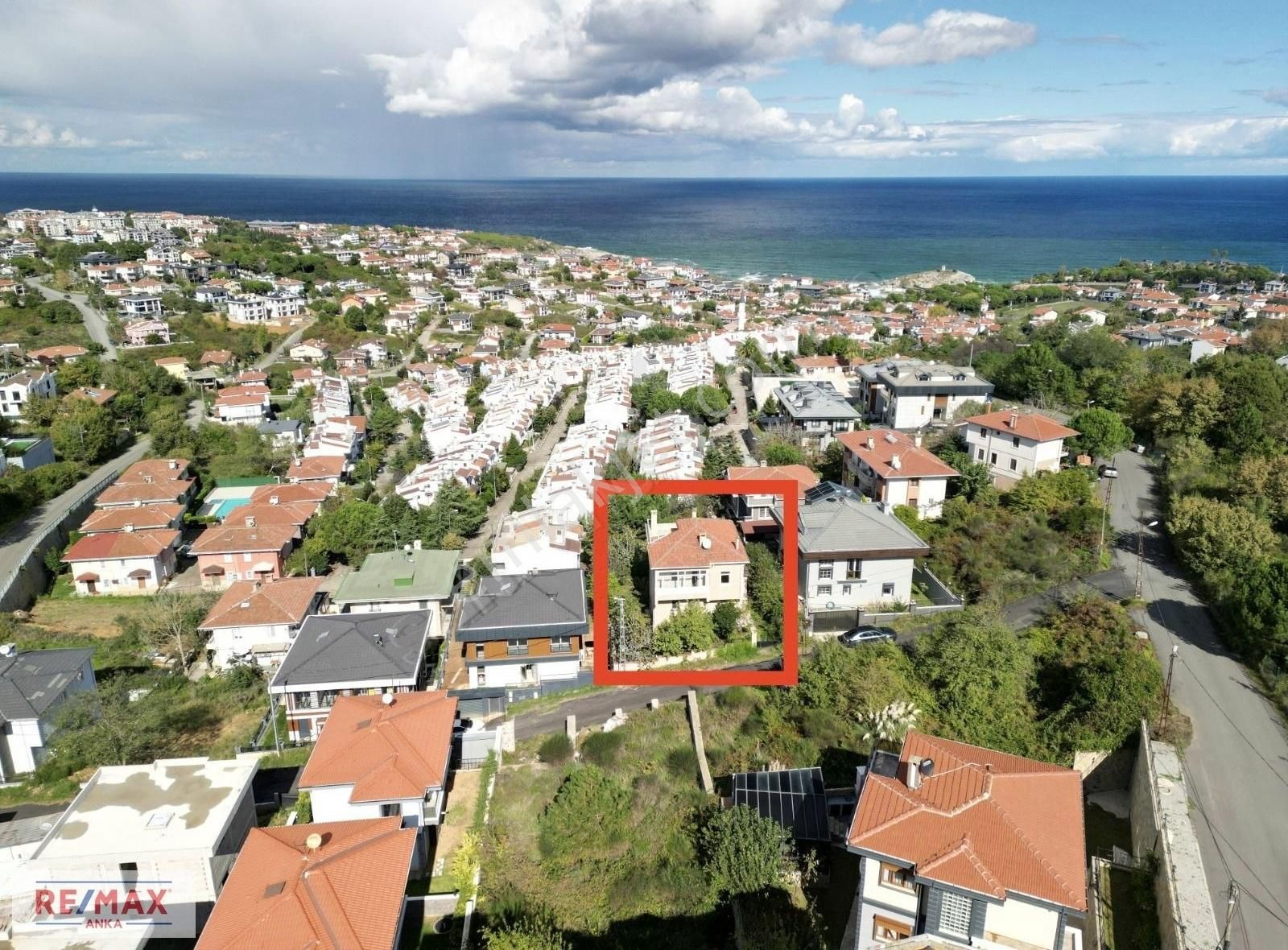 Remax Anka'dan Deniz Manzaralı 400m2 İçerisinde Villa Olan Arsa