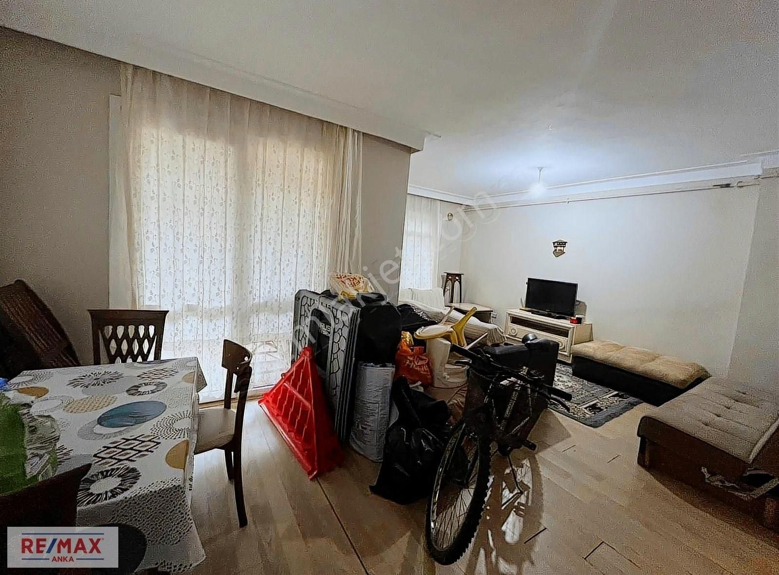 Kumbaba Ana Caddede Geniş Bahçeli Eşyalı Kiralık Villa
