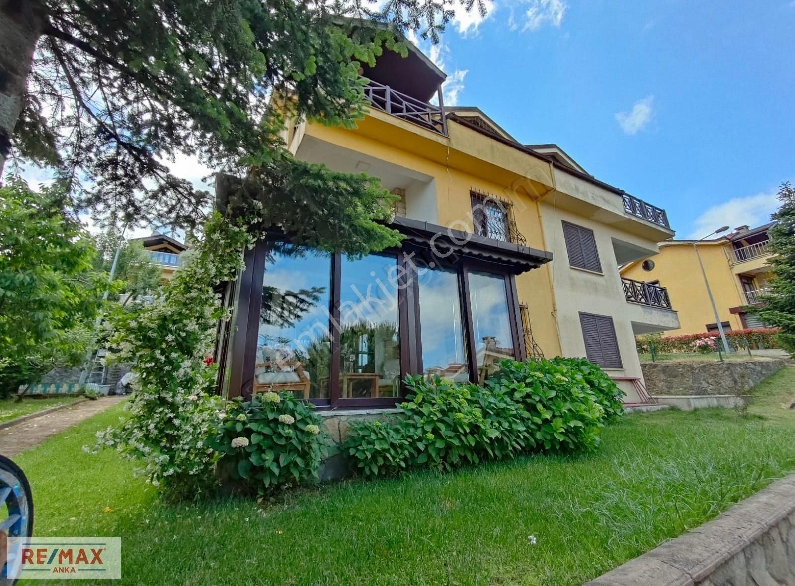 Remax Anka'dan Sünbül Sitesinde Yenilenmiş Bakımlı 6+1 Villa