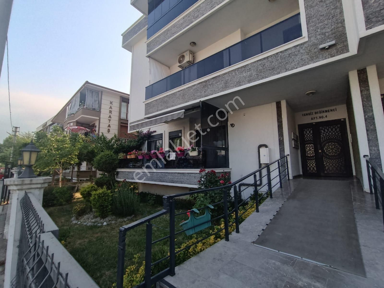Yalova Merkez Adnan Menderes Mah. 2+1 100 M2 Satılık Daire