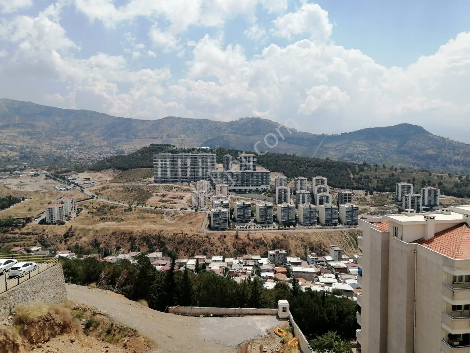 Bayraklı Körfez Mh. Site İçi Doğa Manzaralı Satılık 3+1 Daire