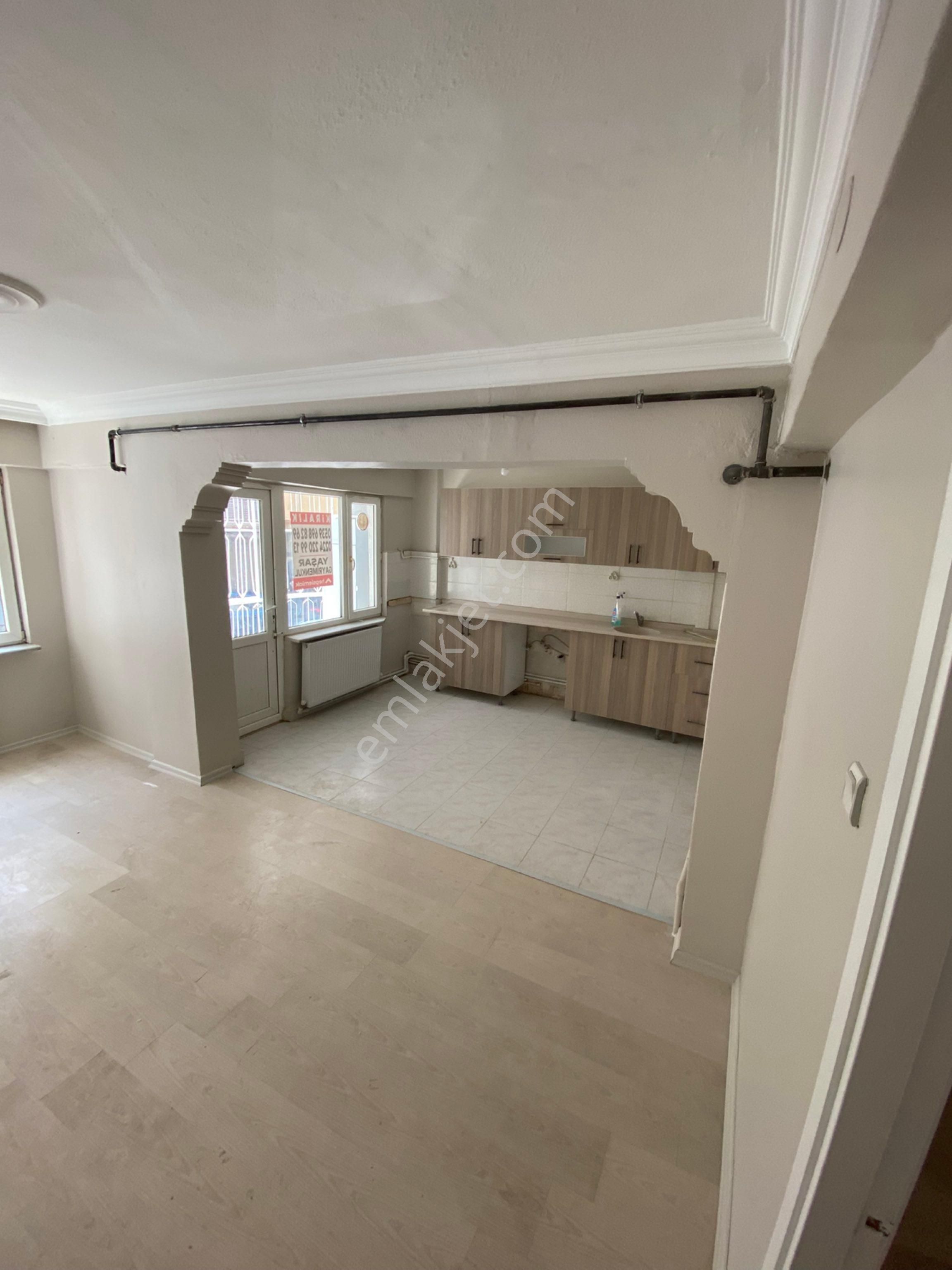 Hacılıyas Mahallesi'nde Merkezi Konumda Geniş 3+1 Kiralık Daire