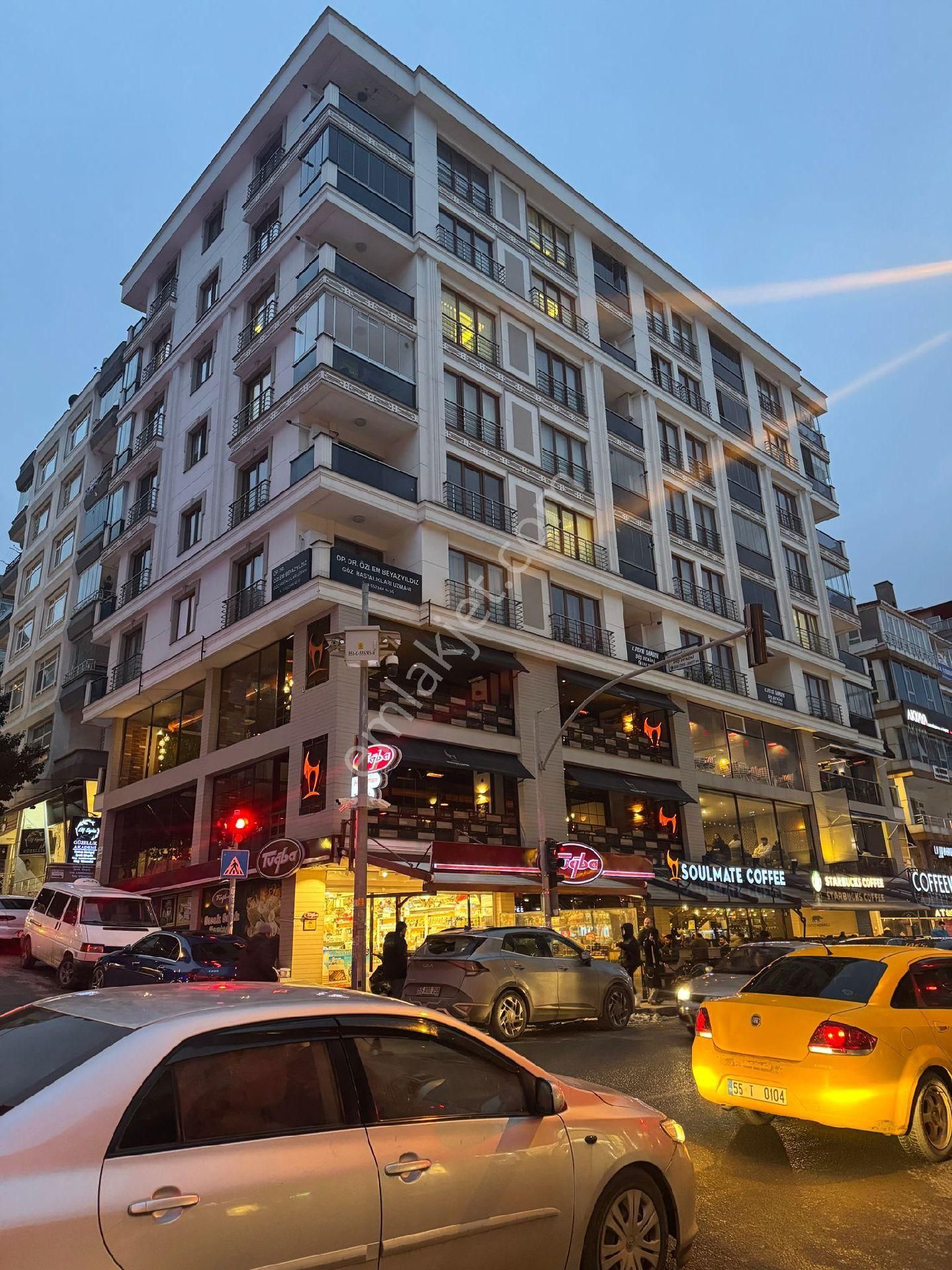 Zayimoğlu Gayrimenkul'den 56'larda Caddeye Cephe Satılık 2+1