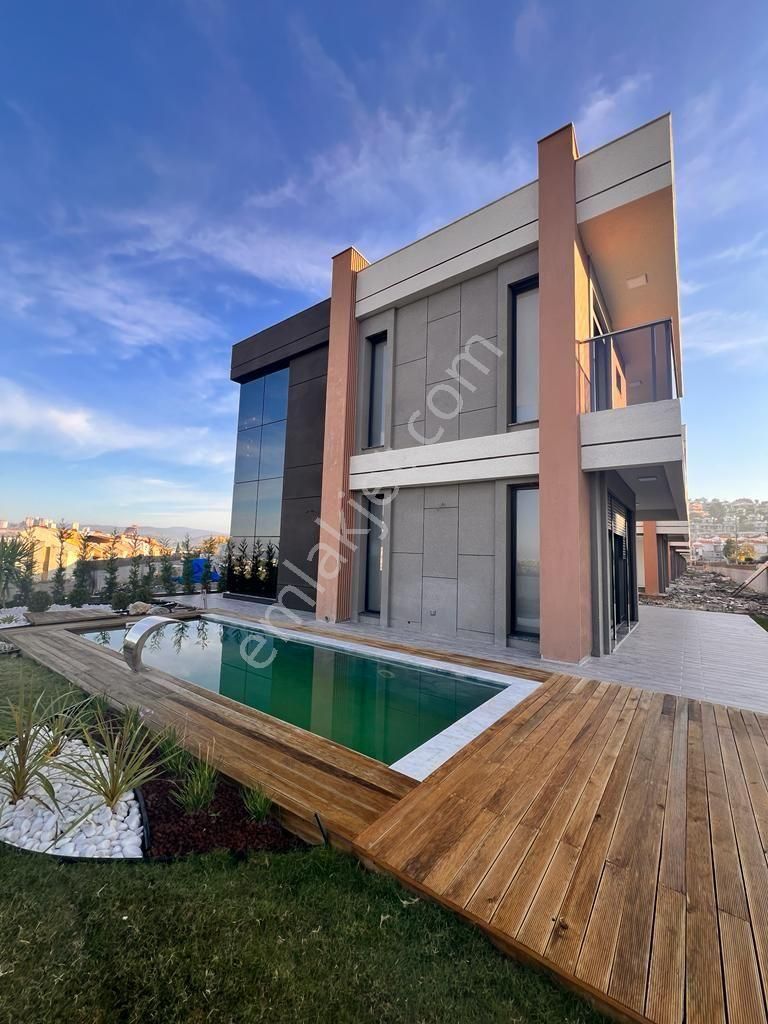 Kuşadası Karaova Bölgesinde Müstakil Özel Havuzlu 4+1 Lüks Villa