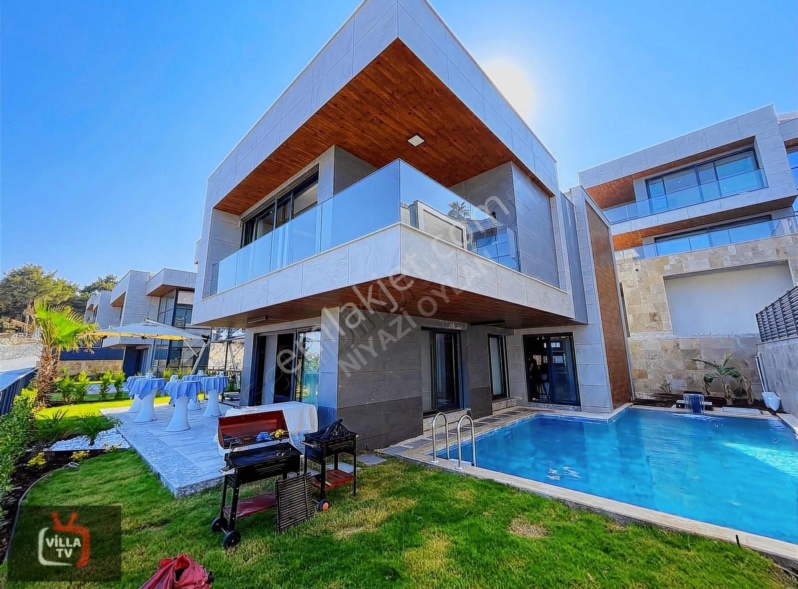 Deniz Manzaralı+kapalı Otopark+kapalı Açık Havuz+müstakil Villa