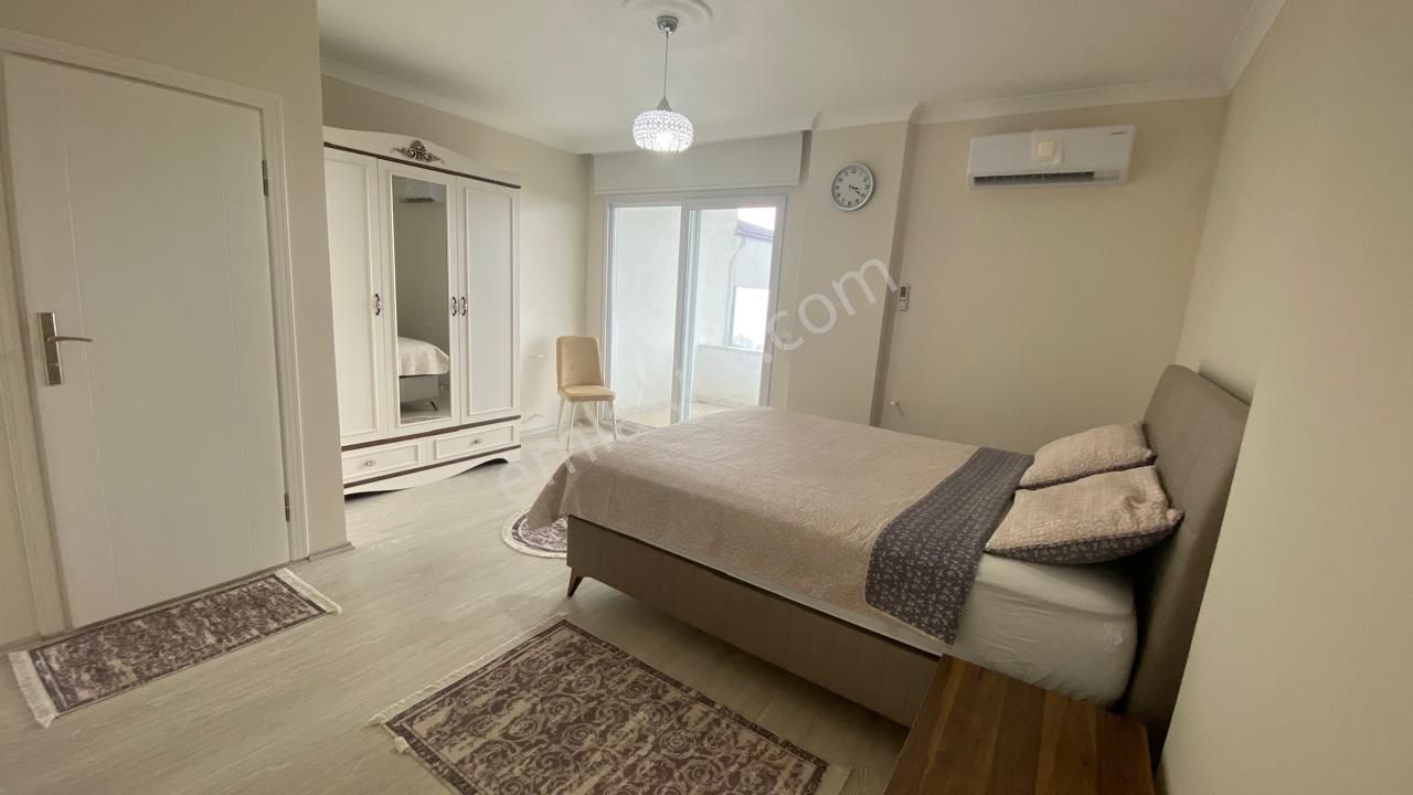 Bostancı Ana Yol Üzerinde Satılık Deniz Manzaralı Villa