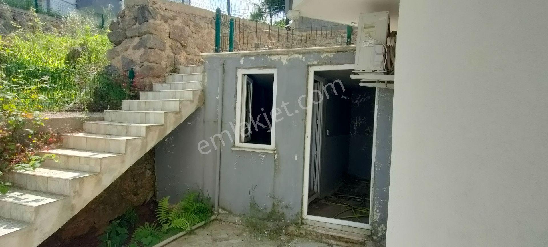 Bostancı Ana Yol Üzerinde Satılık Deniz Manzaralı Villa - Görsel 32