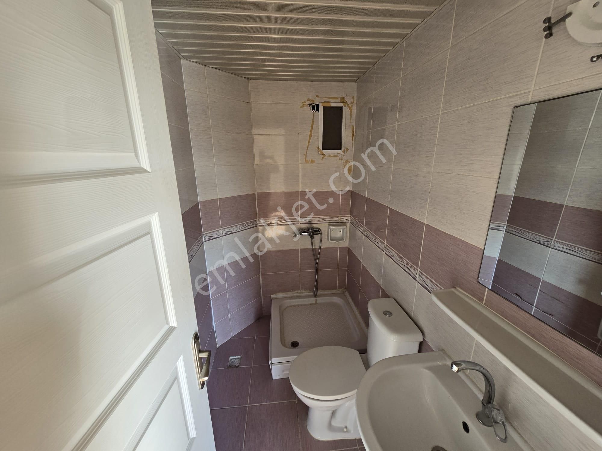 5a Gayrimenkulden Yüksek Giriş Temiz Büyük 4+1 Kiralık Daire