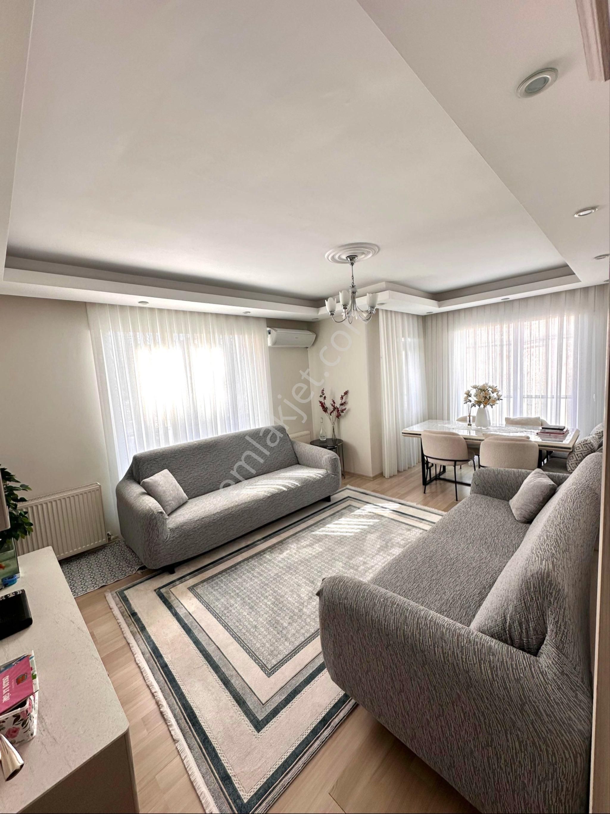 Cumhuriyet Mahallesinde Site İçi 2+1 Satılık Daire