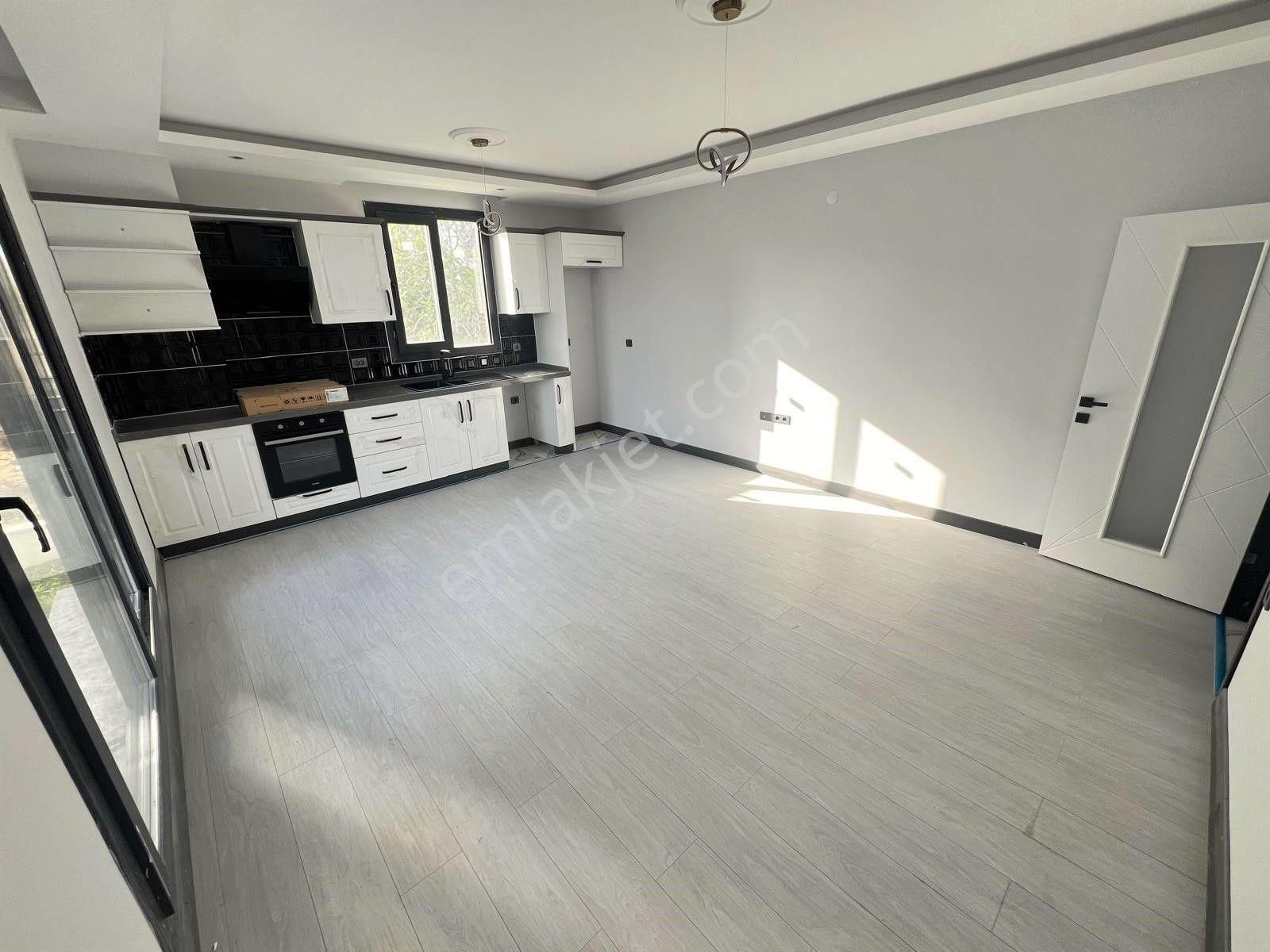 Akçay Aras Emlaktan Altınkumda Bahçe Kullanımlı 1+1 Daire