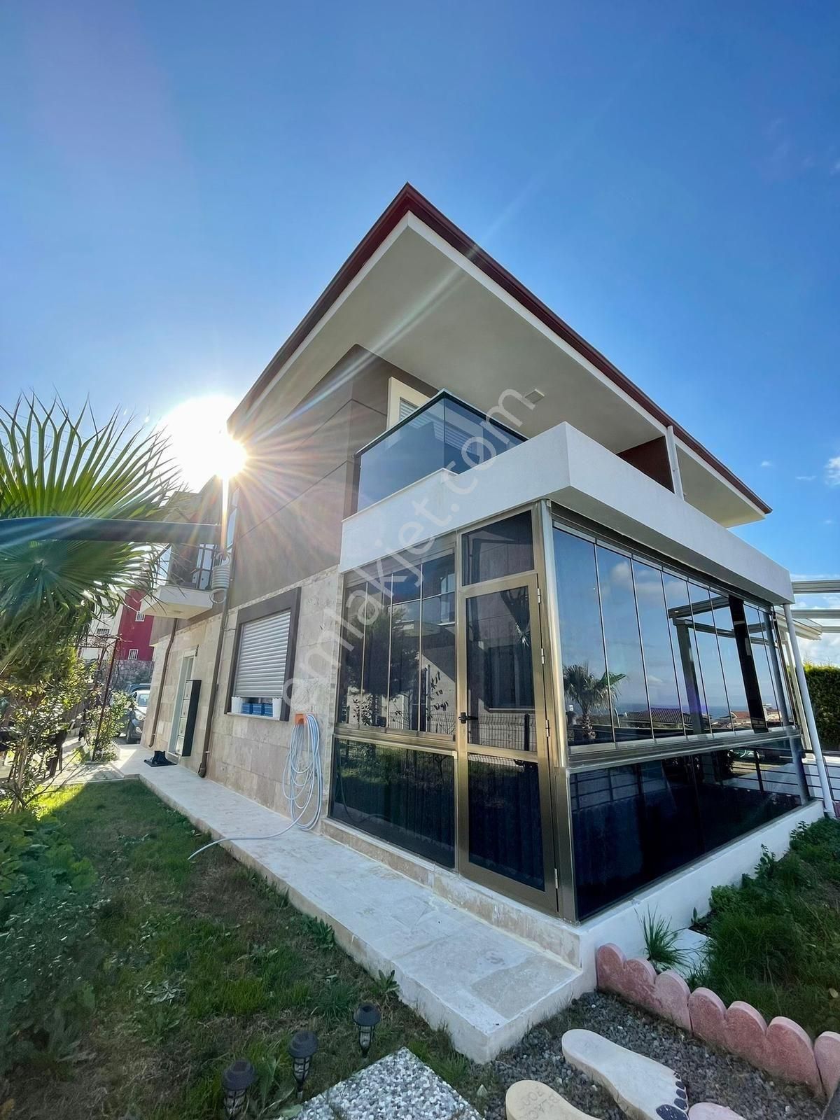 Kuşadası Soğucak Bölgesinde Deniz Manzaralı 4+1 Villa
