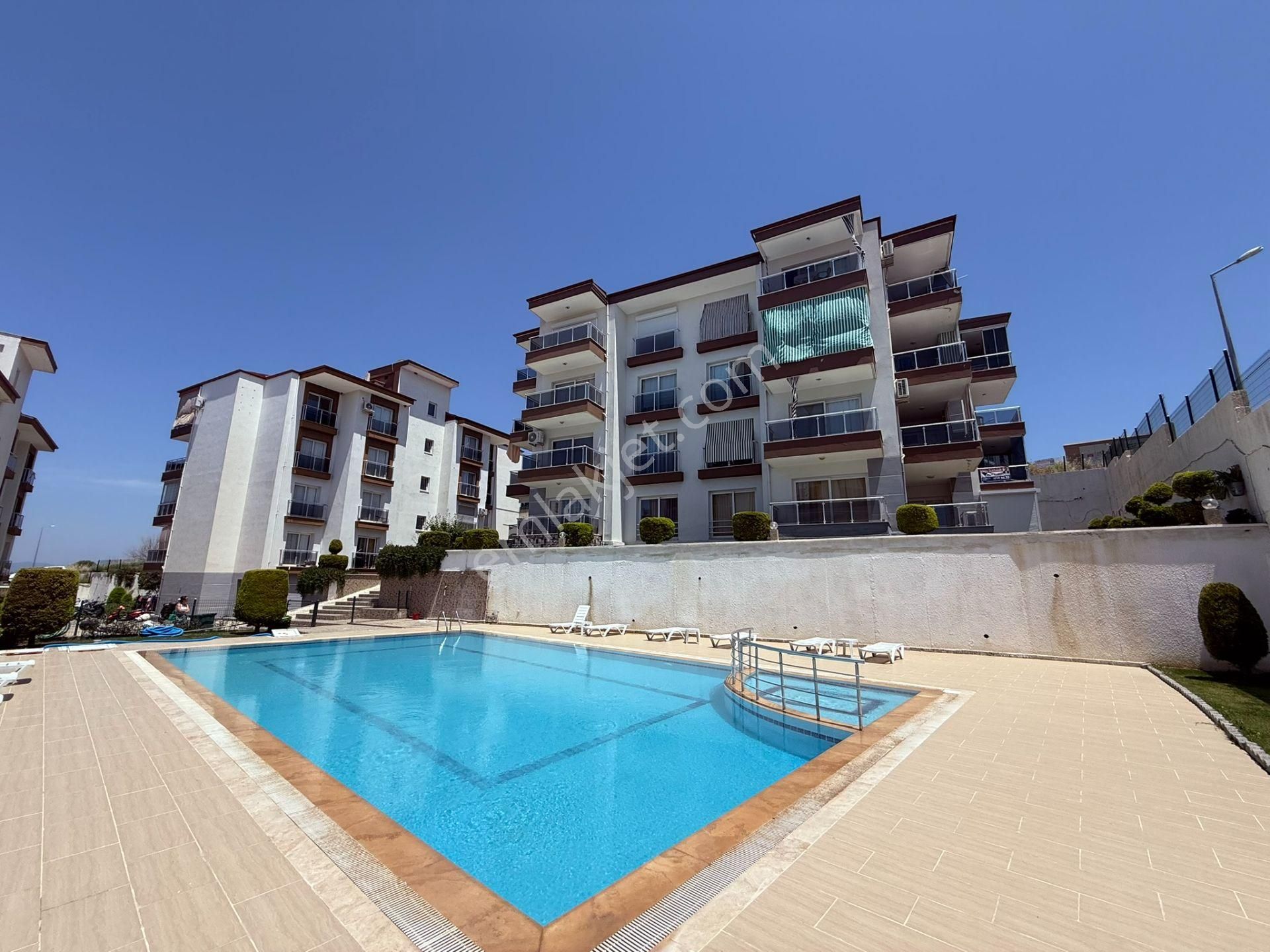 Satılık Havuzlu Sitede Arakat Deniz Manzaralı 2+1 Bakımlı Daire