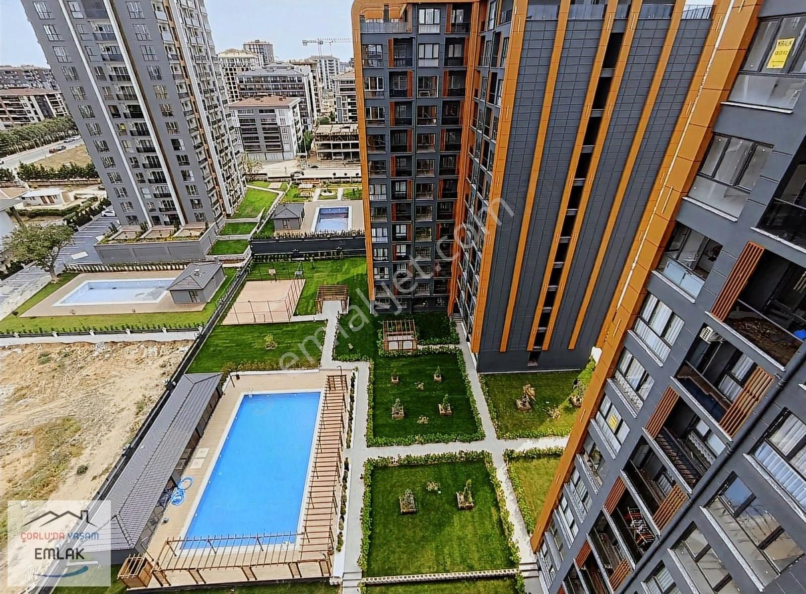 Hürriyet Mah.de Havuz Cephe 1+1 Esyalı/eşyasız Kiralık Daire
