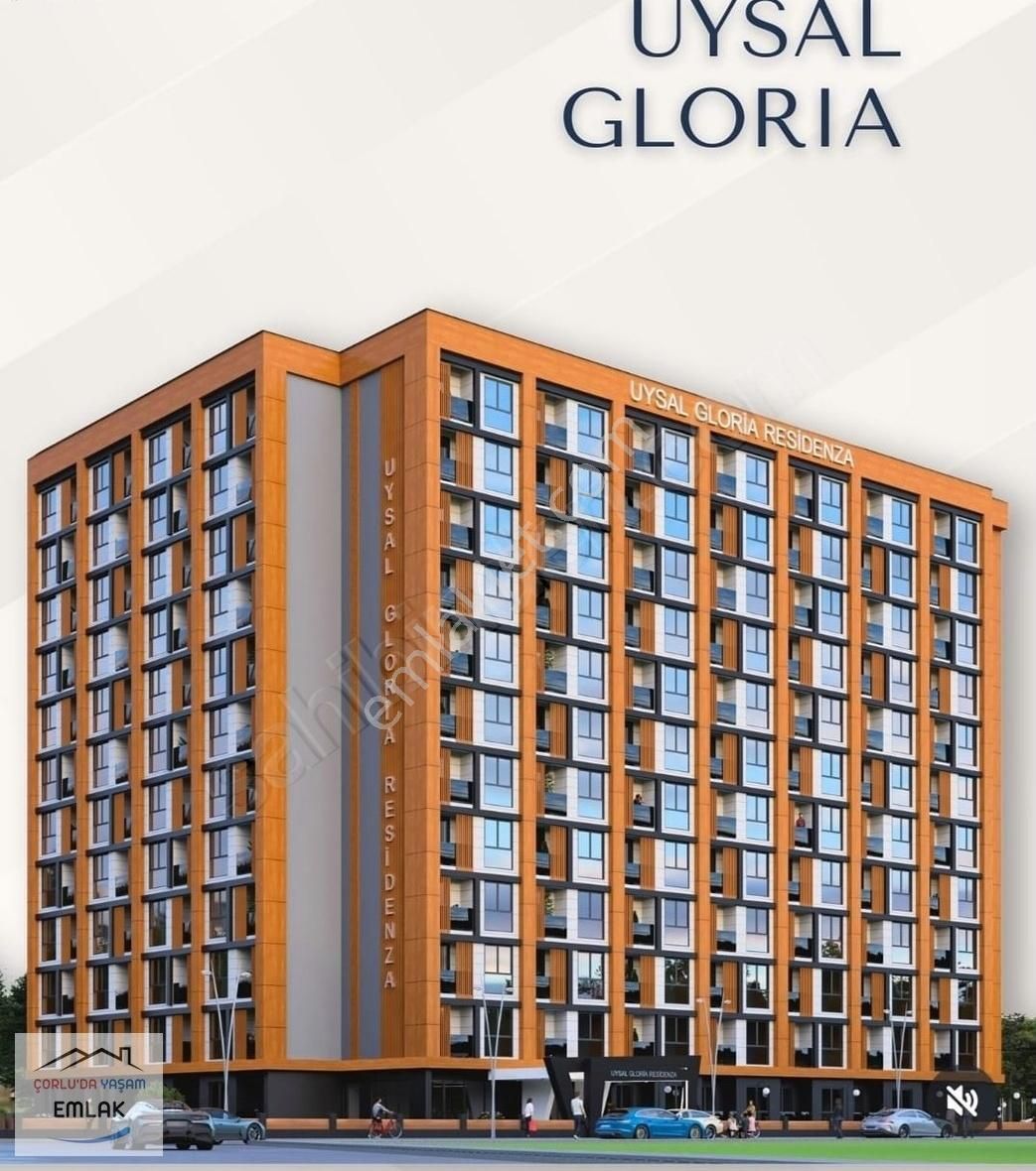 Hatip Mah. Uysal Glorıa'da Havuz Cepheli Satılık 1+1 Daire