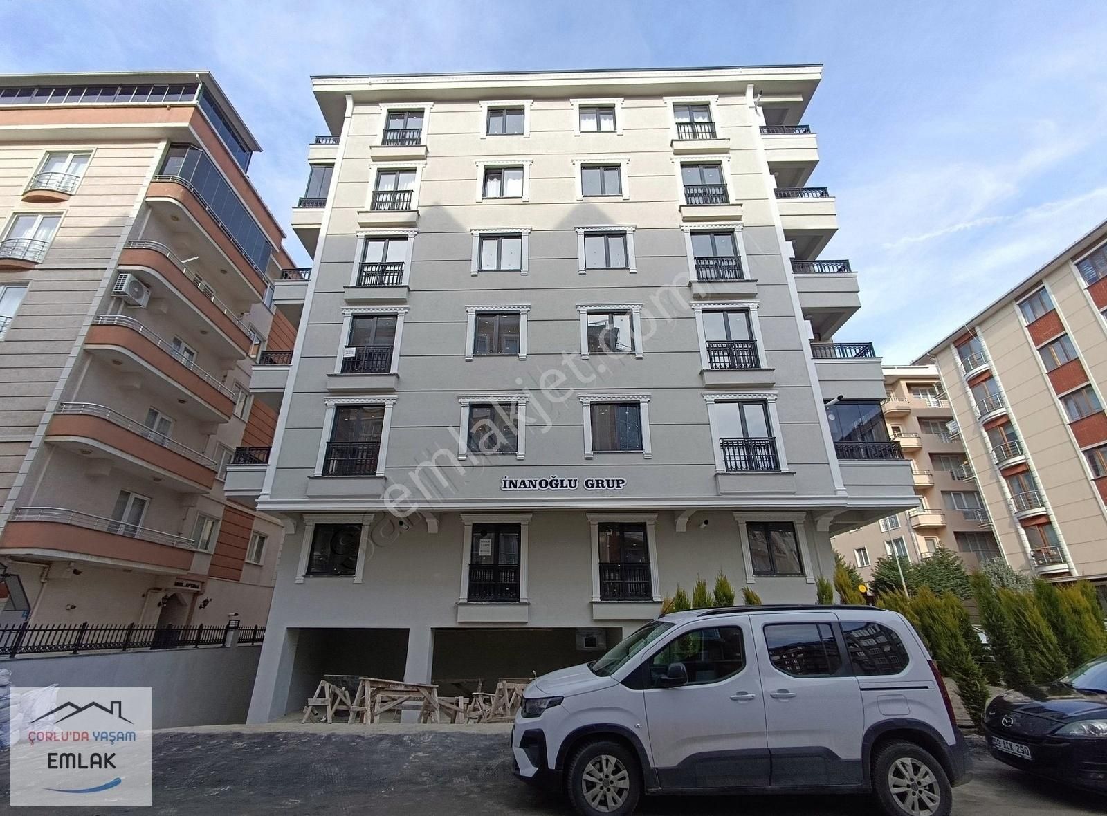 Eski Salı Pazarı Cadde Üzerinde Eşyalı 1+1 Kiralık Daire