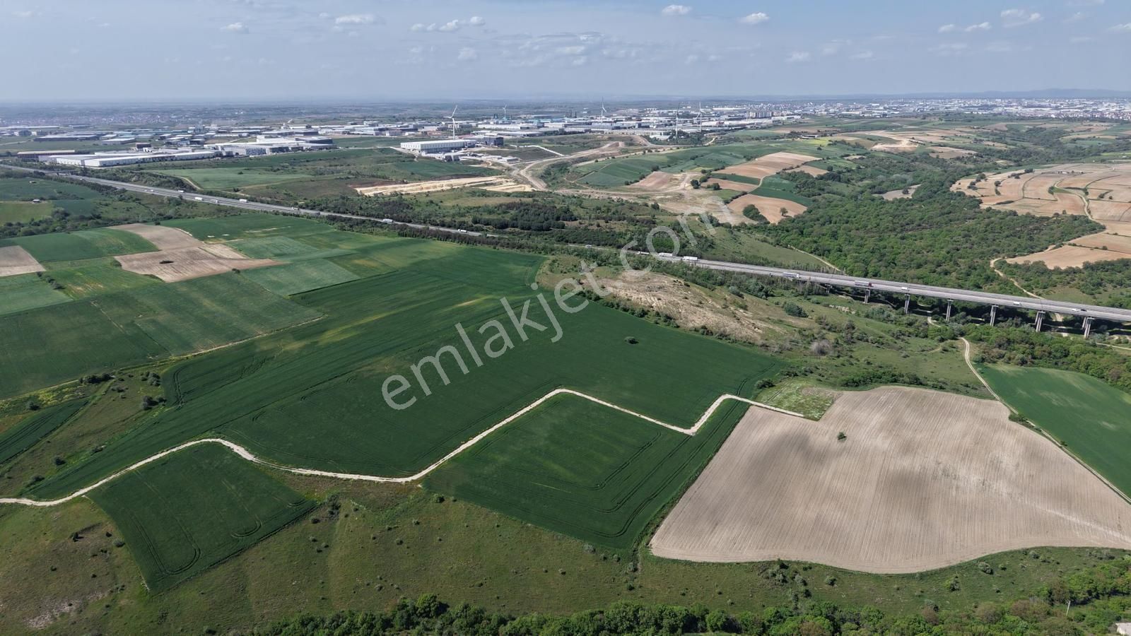 Tekirdağ Çerkezköy Kızılpınar’da 2.346 M2 Satılık Tek Tapu Tarla