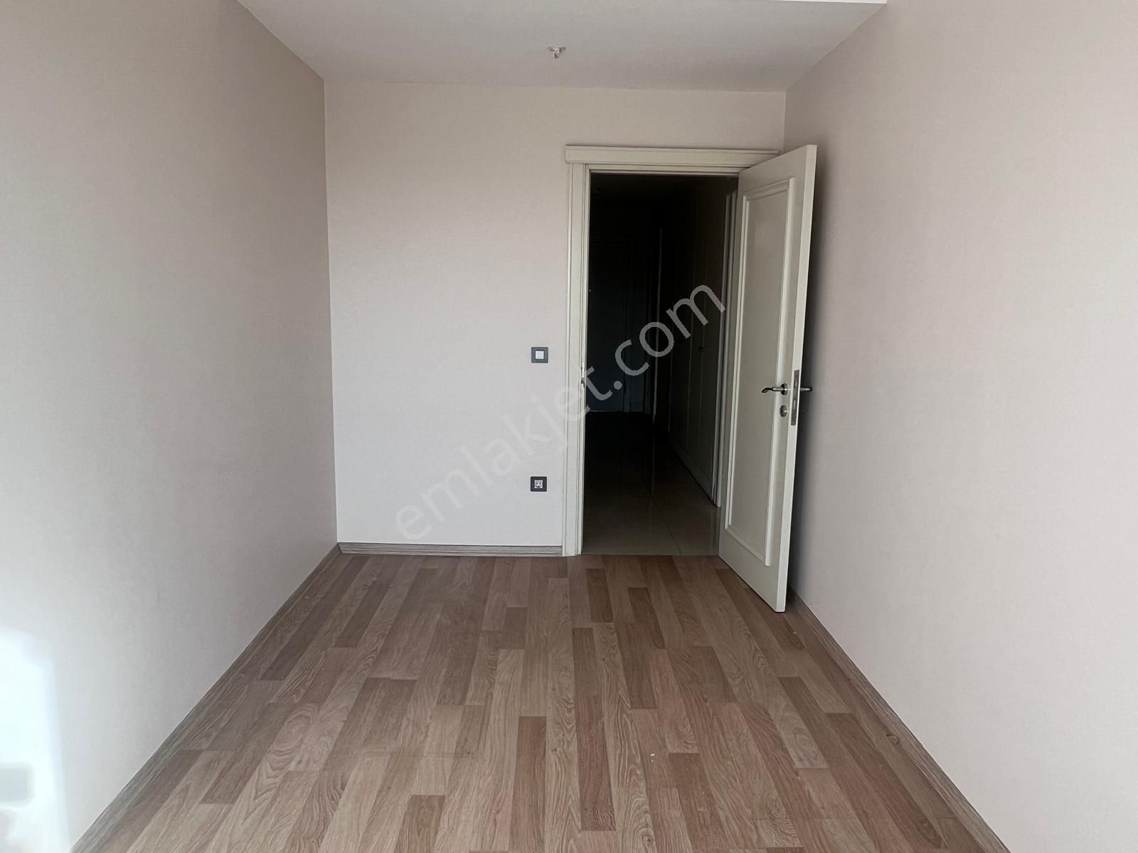 Kiptaş Venezia Mega Kiralık Boş 2 Banyolu Hemen Oturum 2+1 Daire