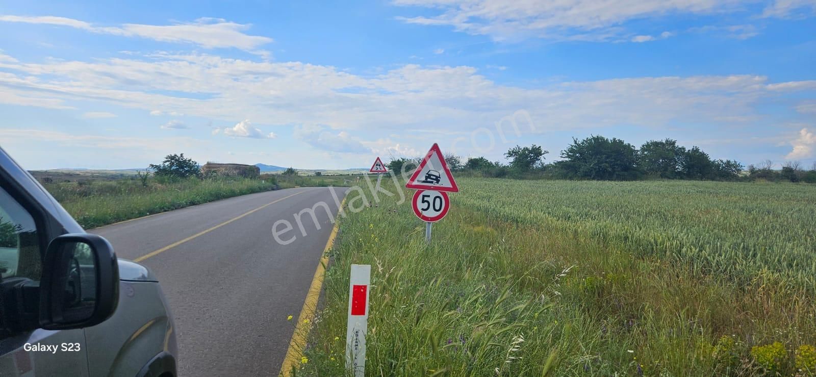 Edirne Tatarlar Köyünde Asfalt Yola Cepheli 2953 M2 Tarla