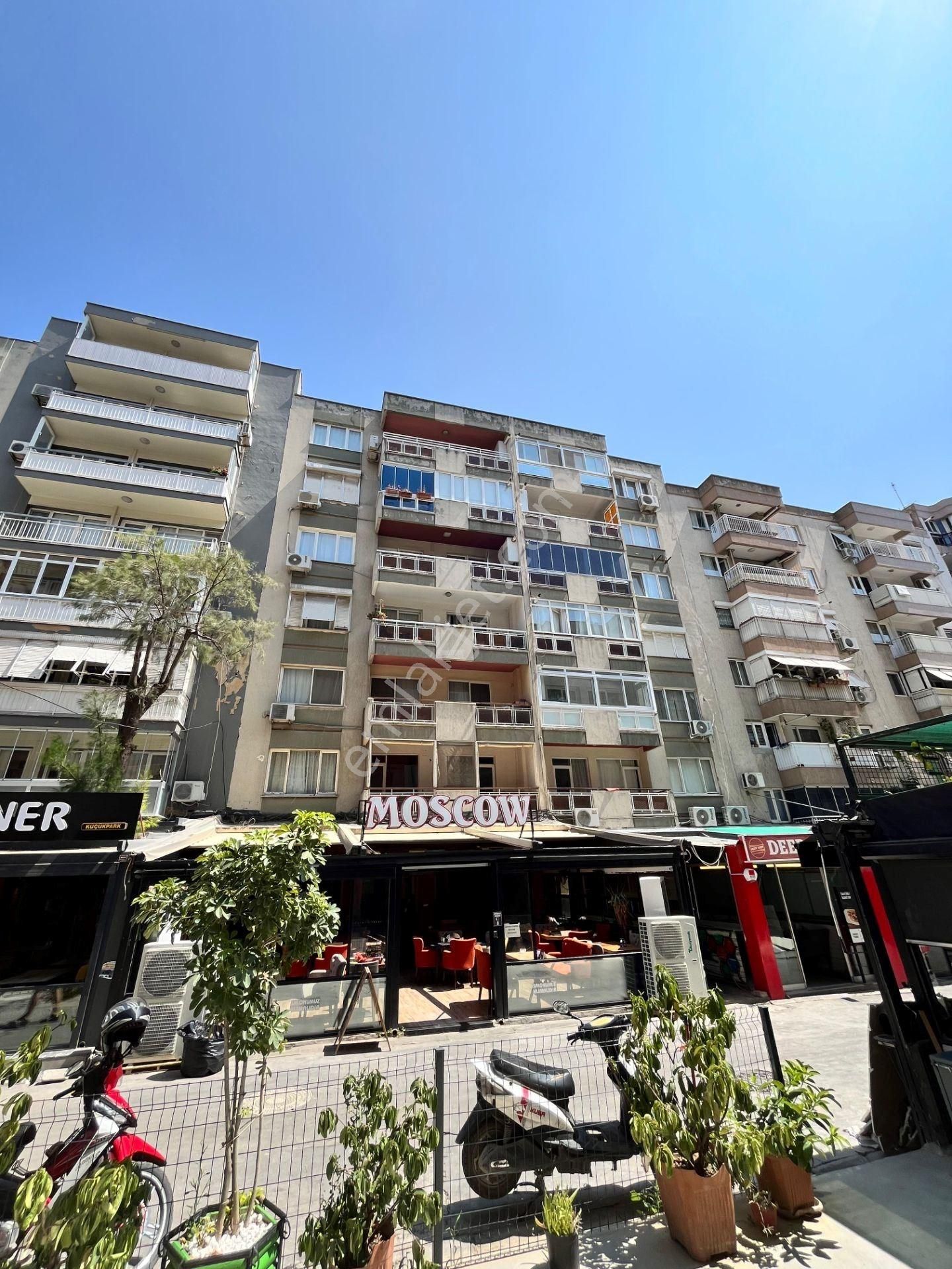 Bornova Küçükpark Kafeler Sokağında 3+1