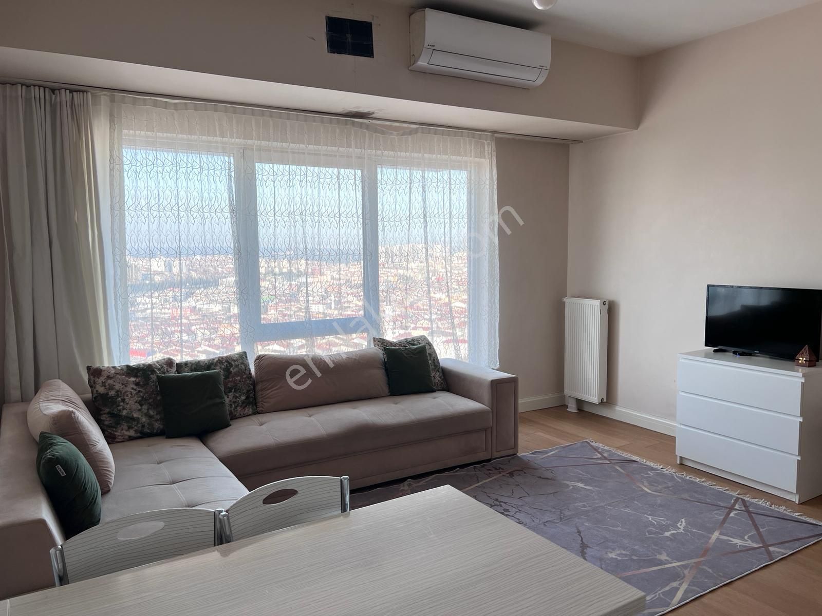 Kiptaş Venezia Mega Satılık Kare Salon 1+1 Daire