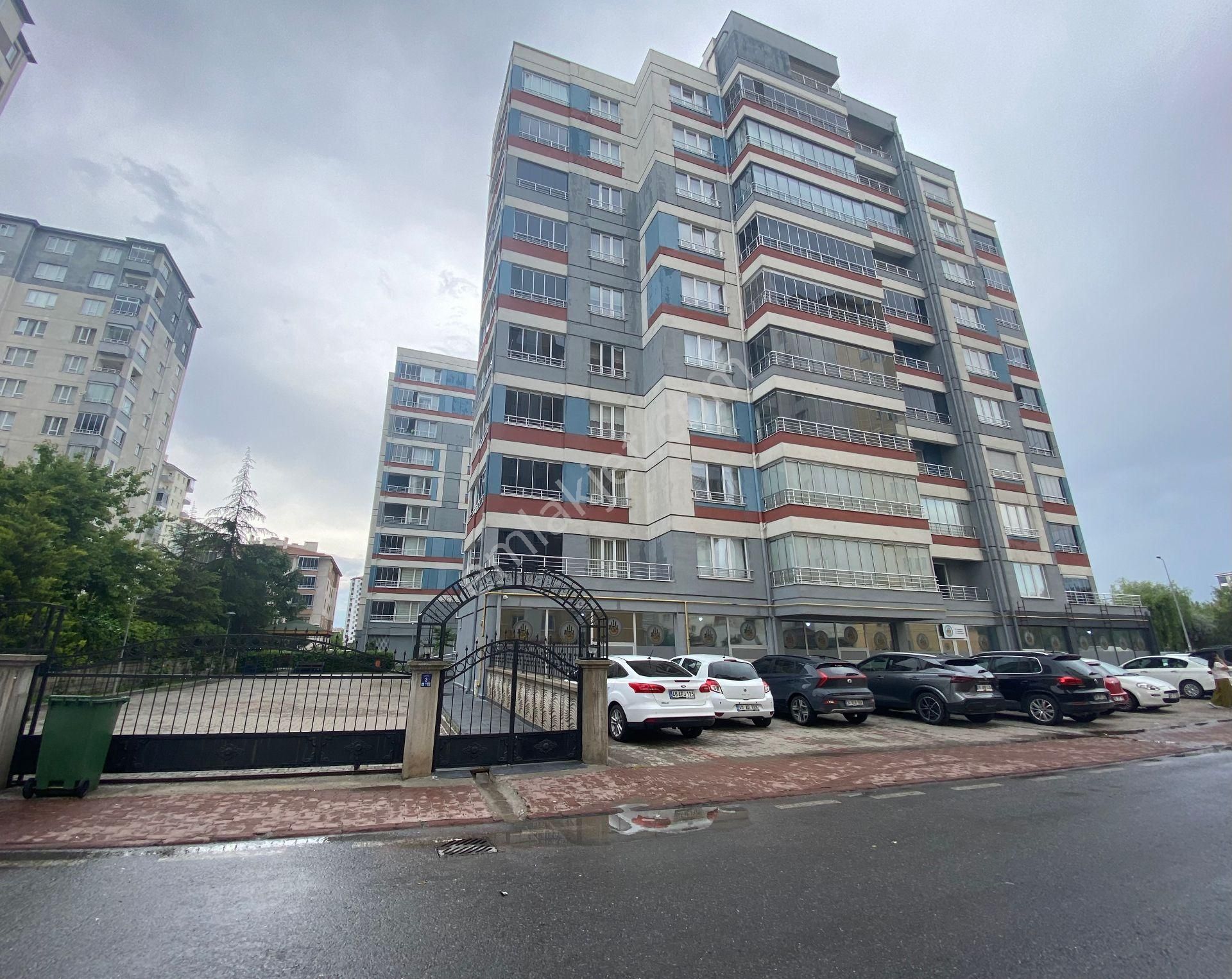Feza / Sümer Mahallesi Merkezi Konumda Satılık 4,5+1 Lüks Daire
