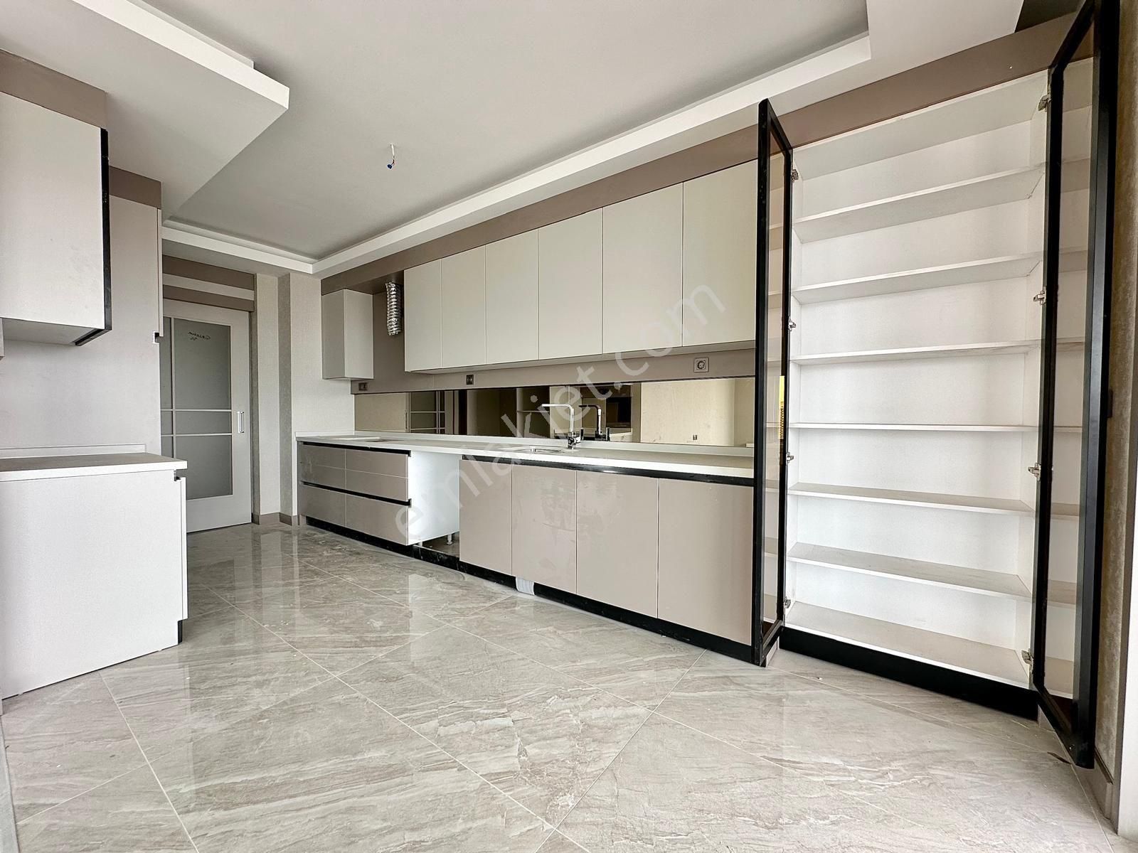 Redstone Castle Etimesgut Göksu Vadi Manzaralı Satılık 4+1 Daire