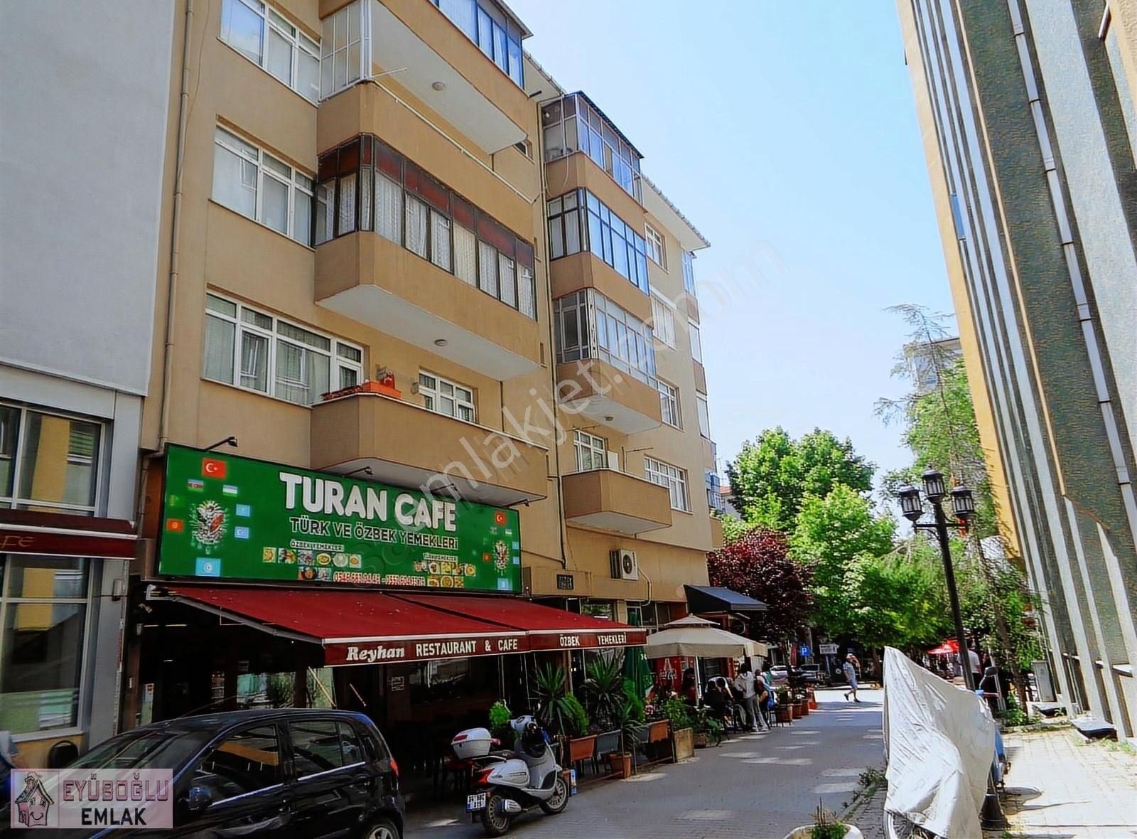 Maltepe Merkezde Eşyalı 3+1 Kombi Kaloriferli 4.kat Masrafsız