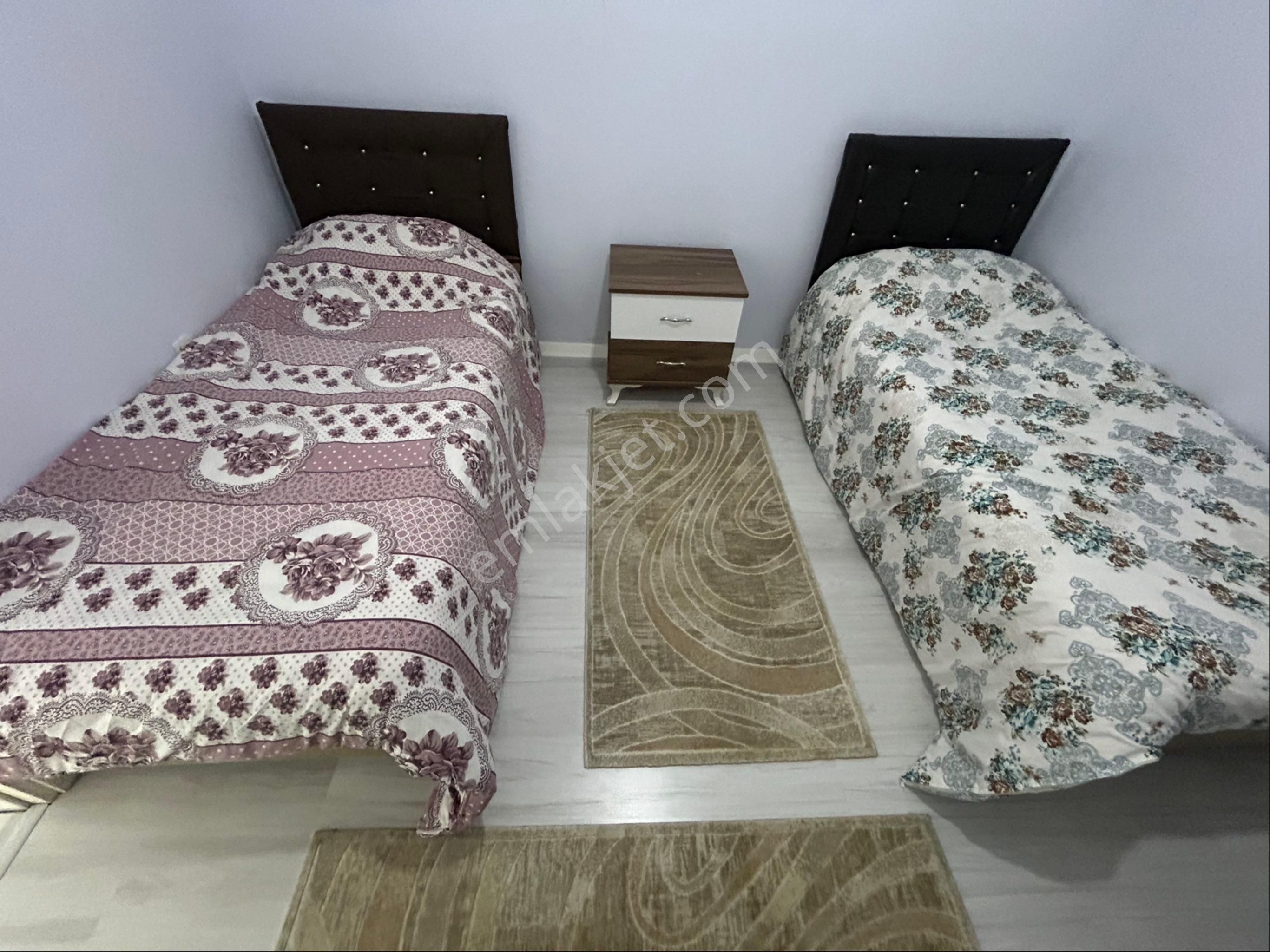 Öğrenciye Eski Garajlar İlçe Servisleri Mevkii Yeni Boyalı Ara Kat Yolcephe